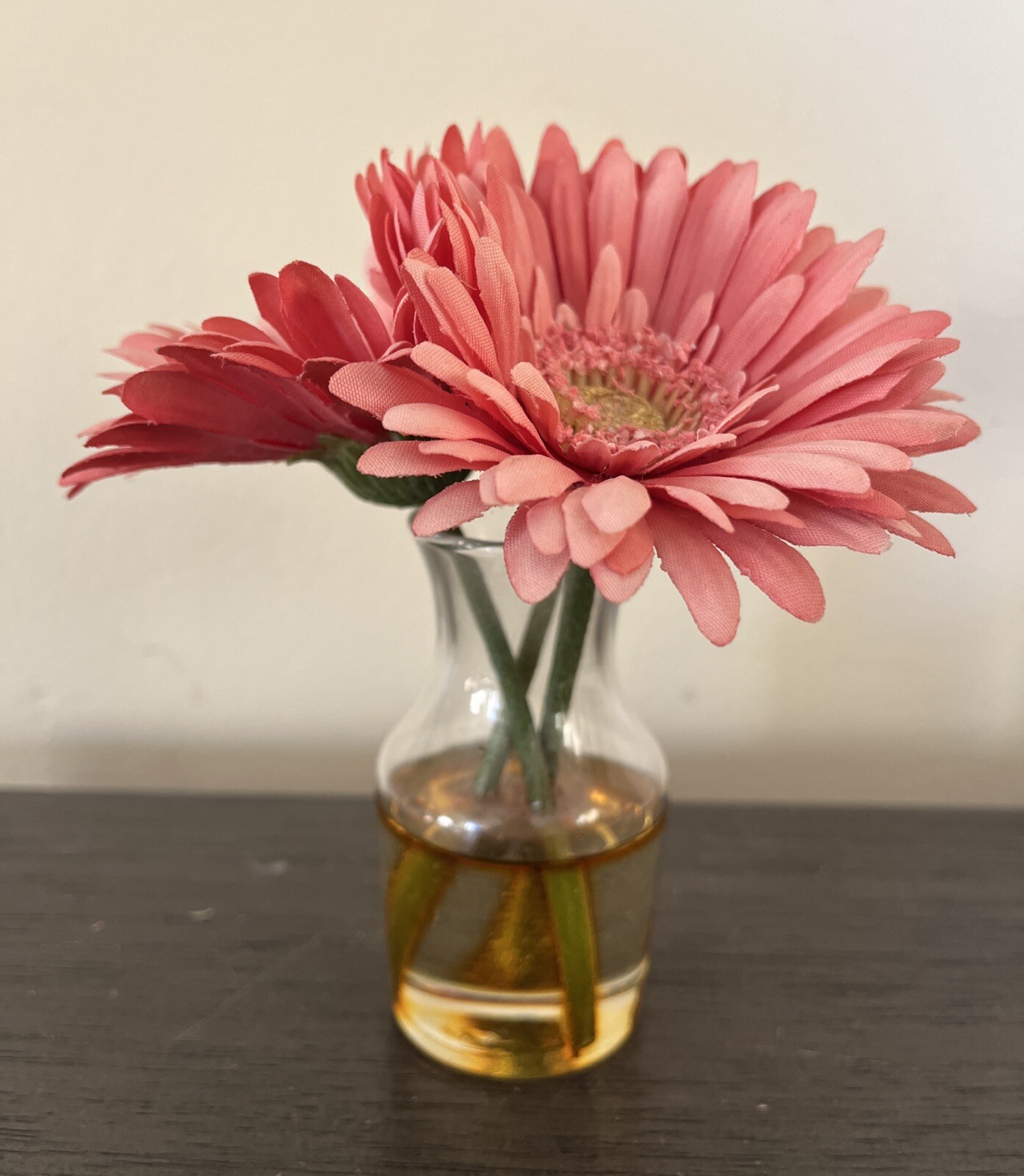 Vtg FAUX FLOWERS in FAUX WATER VASE 6 1/2″ Pink Gerbera Daisy GLASS Faux Water