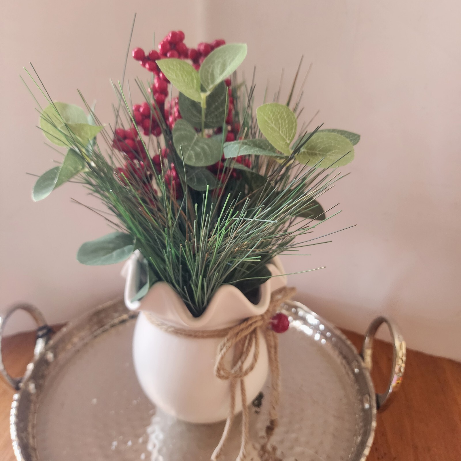 Home Decor Artifical Floral Greenery Arrangement White Ruffled Pottery Planter