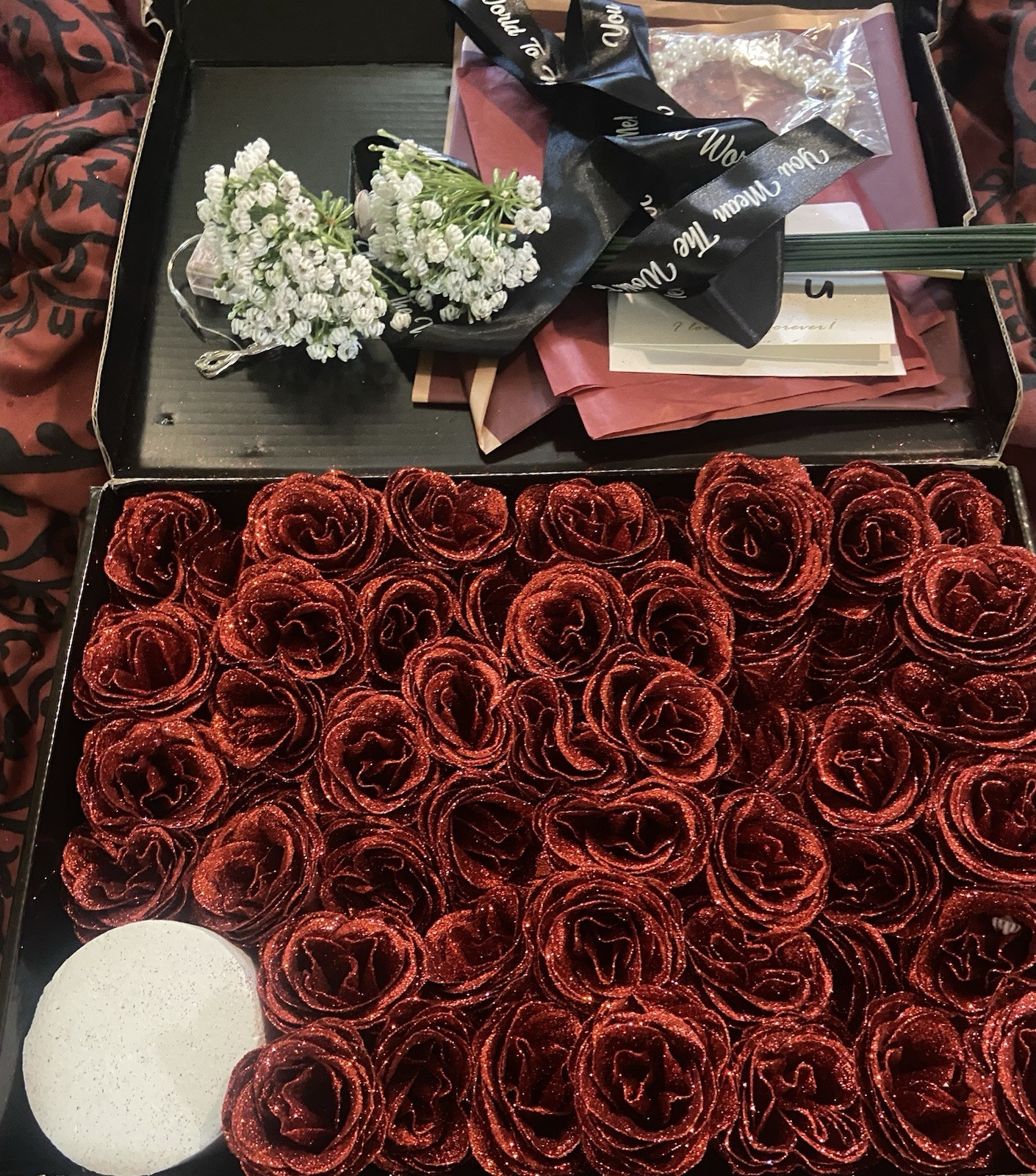 Luxe Eternal Red Roses Set