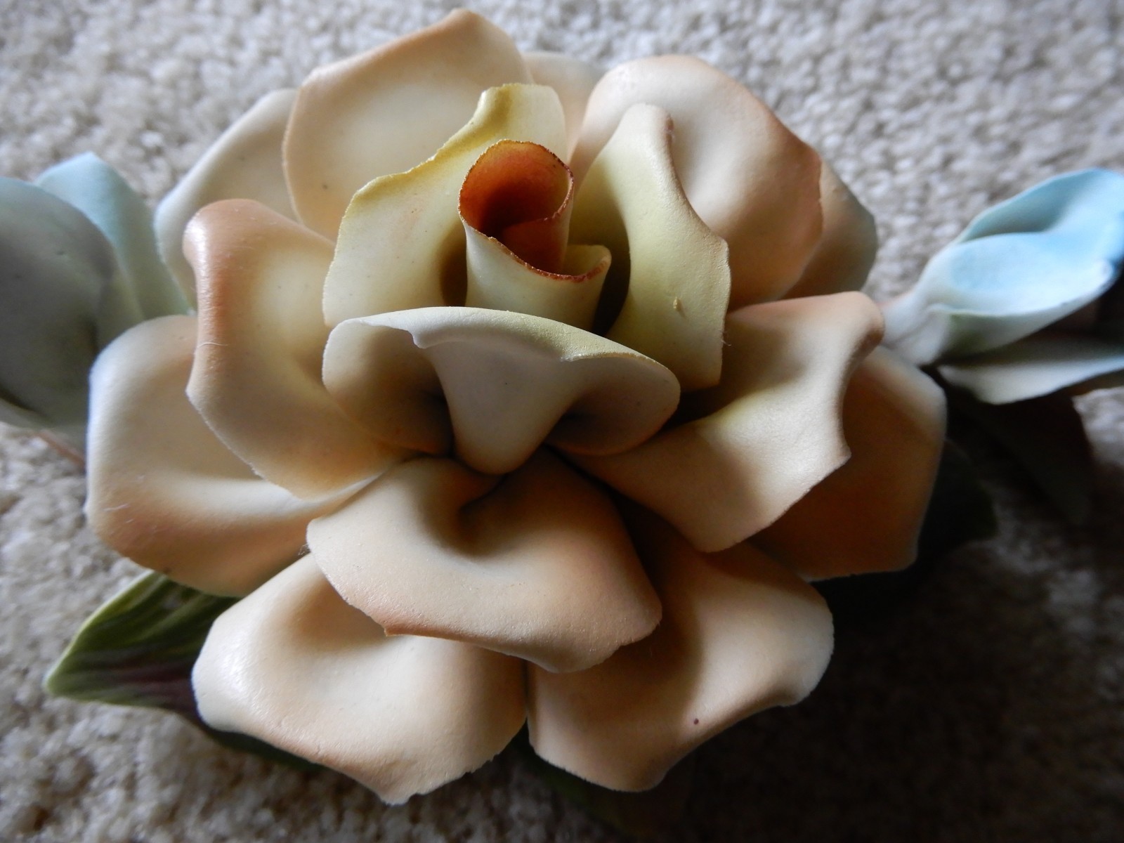 BEAUTIFUL BLUES YELLOW FLOWER SCULPTURE TABLE TOP DECORATION 7 1/2 INCHES LONG
