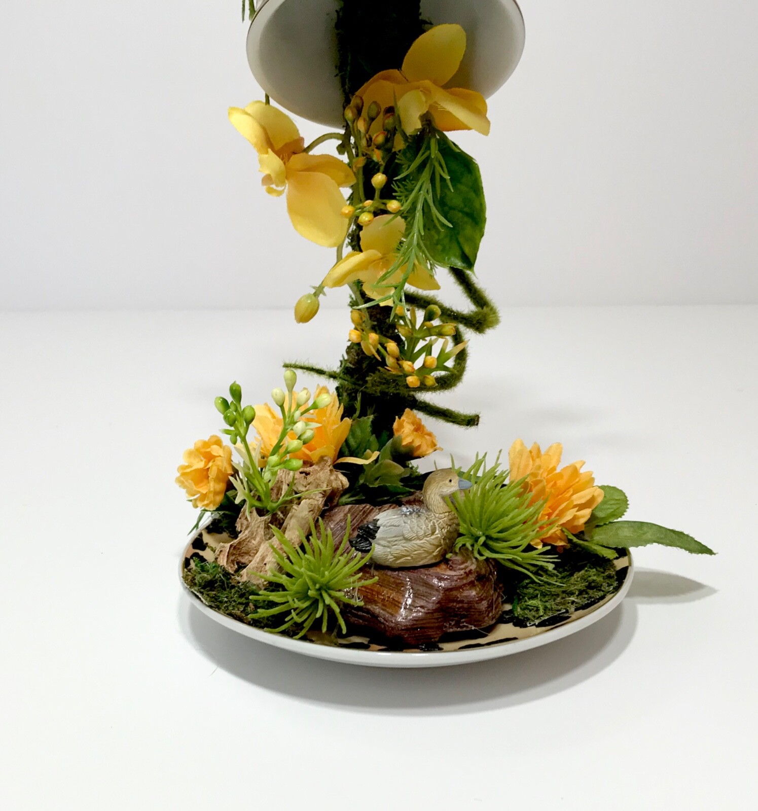FLOATING LEOPARD TEA CUP SAUCER CERAMIC NOVELTY FLOWERS ARRANGEMENT CENTERPIECE