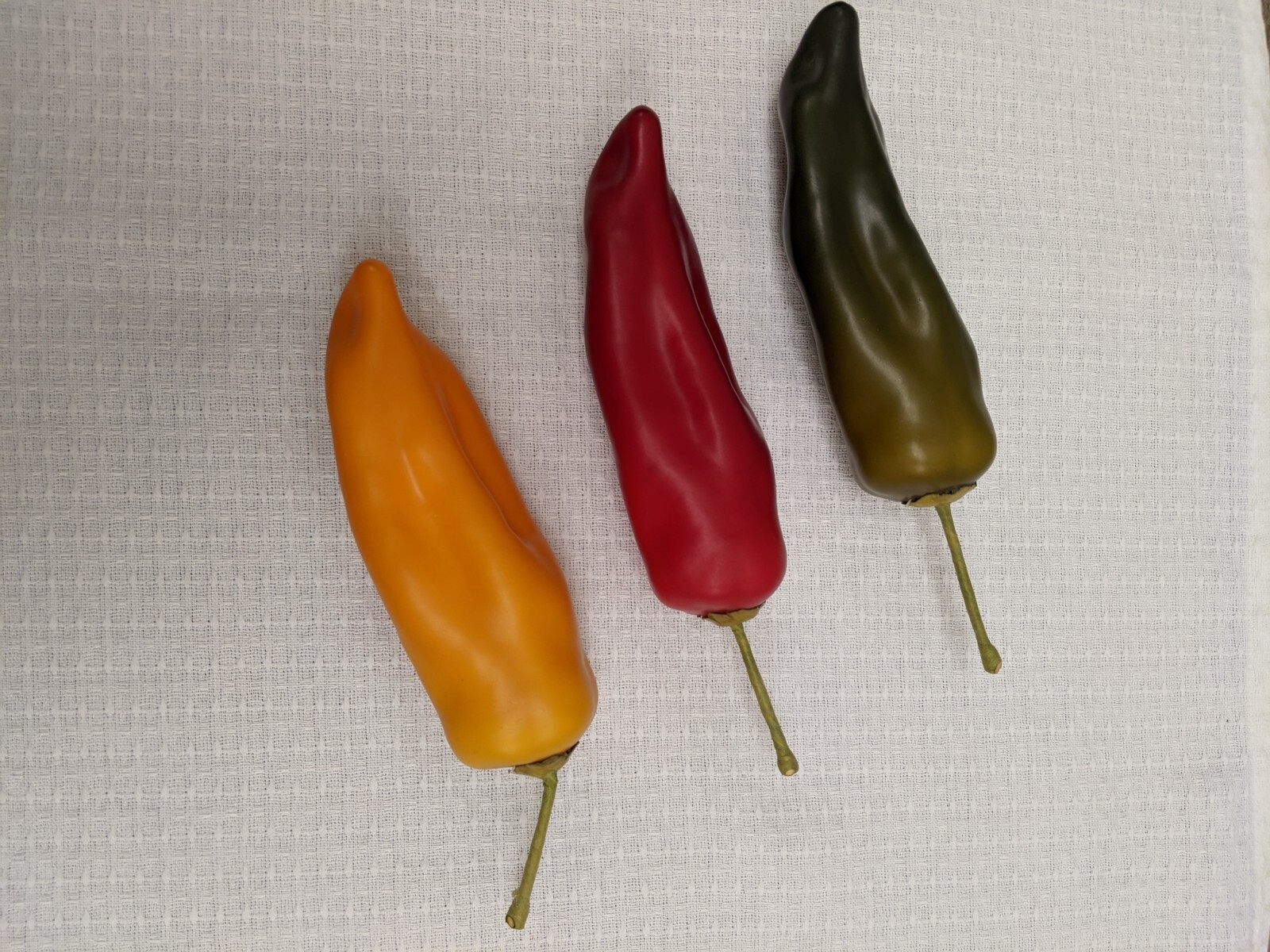 3 Chili Peppers Red Yellow Green Plastic SW Kitchen Decor Clean Nice Mint