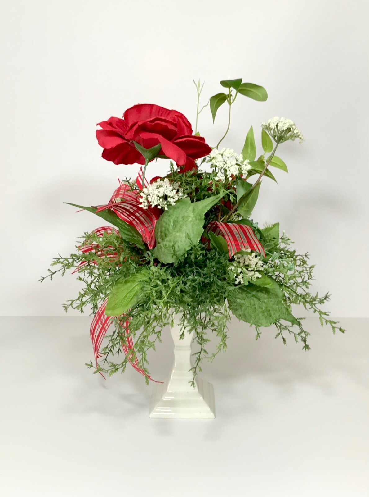 FLORAL MIKASA JAPAN CERAMIC WHITE CANDLESTICK RED FLOWER ARRANGEMENT ELEGANT
