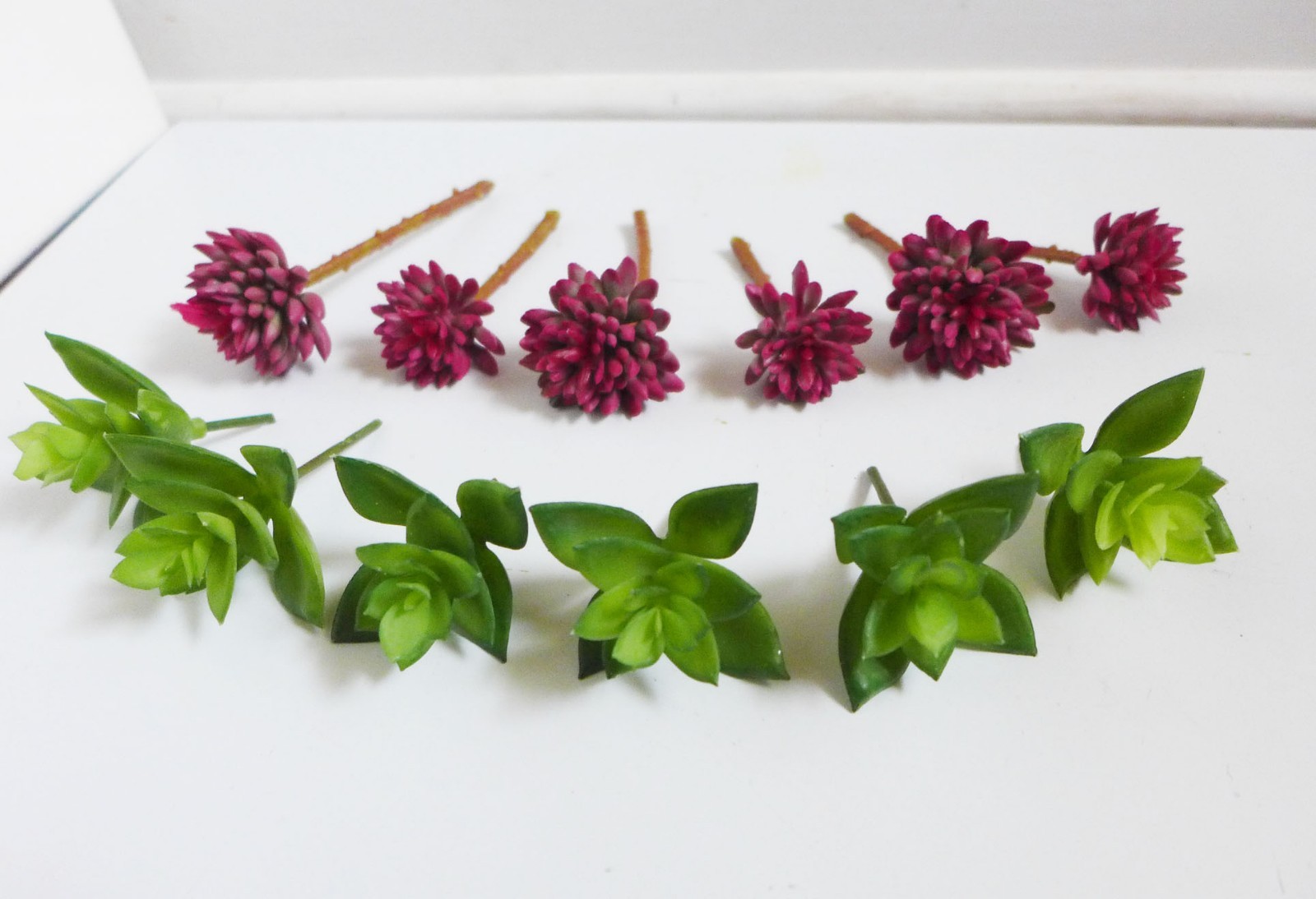 12 Pcs Artificial Grass Miniature Succulents Red Green Lotus Stone (M25)