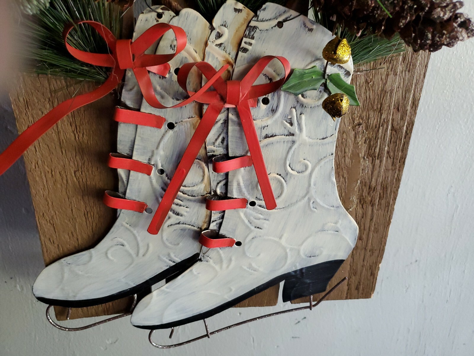 Xmas Holiday Home Wall Cabin Or Door Decor Lrg 17 1/2″ Ice Skates+Sleigh & Pine