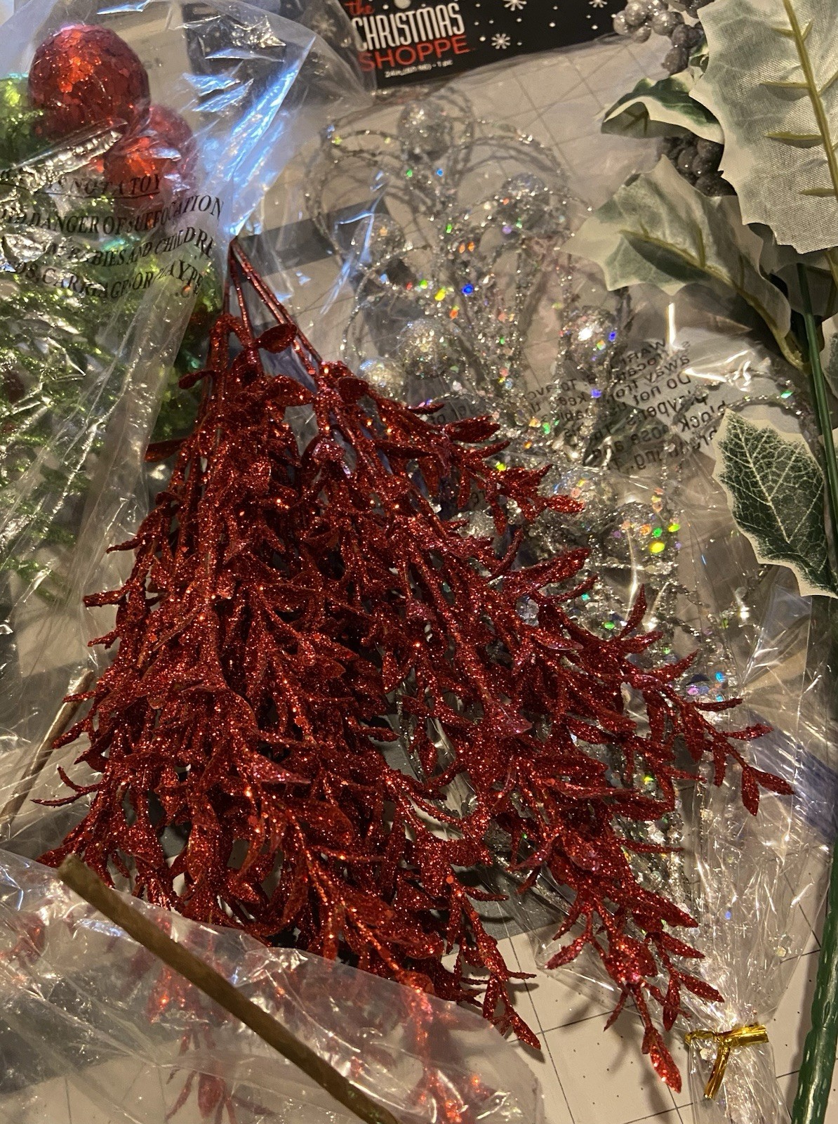 HUGE LOT OF FLORAL STEMS&PICKS FOR THE HOLIDAY SEASON-WREATH MAKING-DECORATING