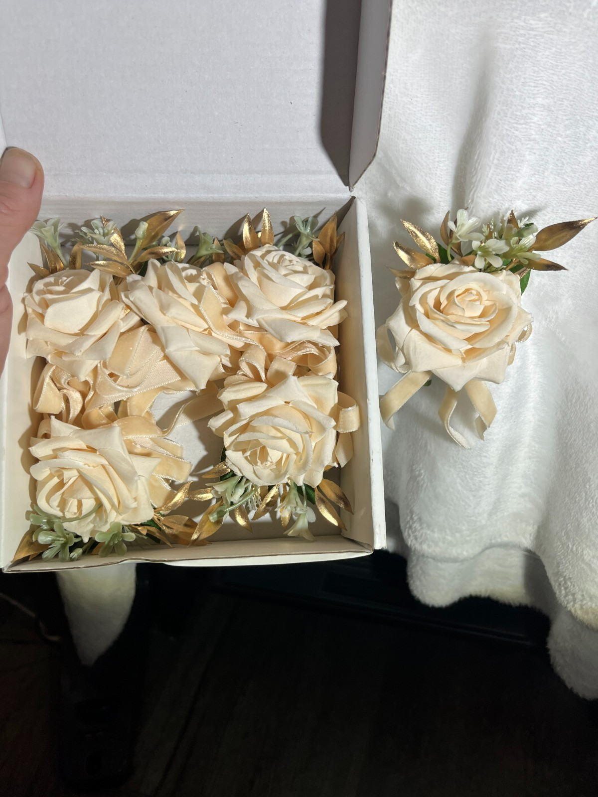 Set of 6 Serwalin Champagne Artificial Flower Boutonnieres NIB