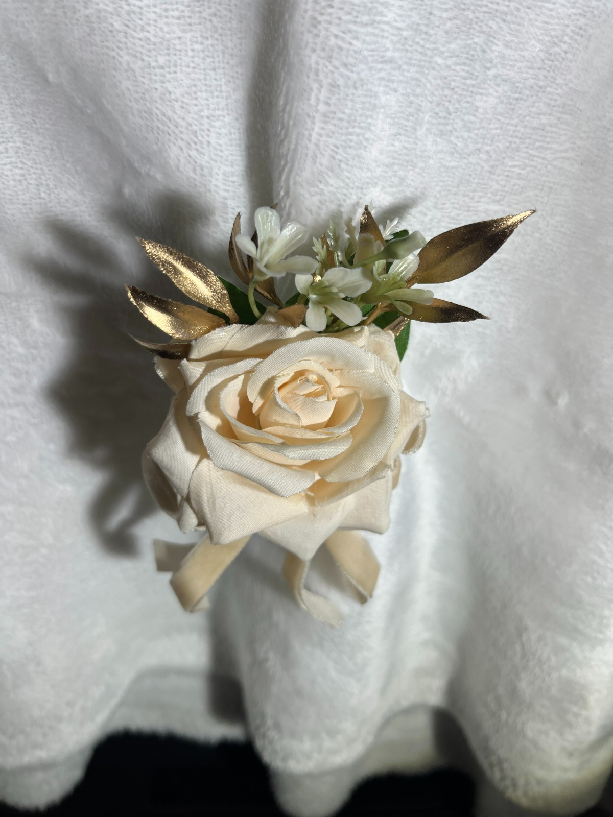 Set of 6 Serwalin Champagne Artificial Flower Boutonnieres NIB