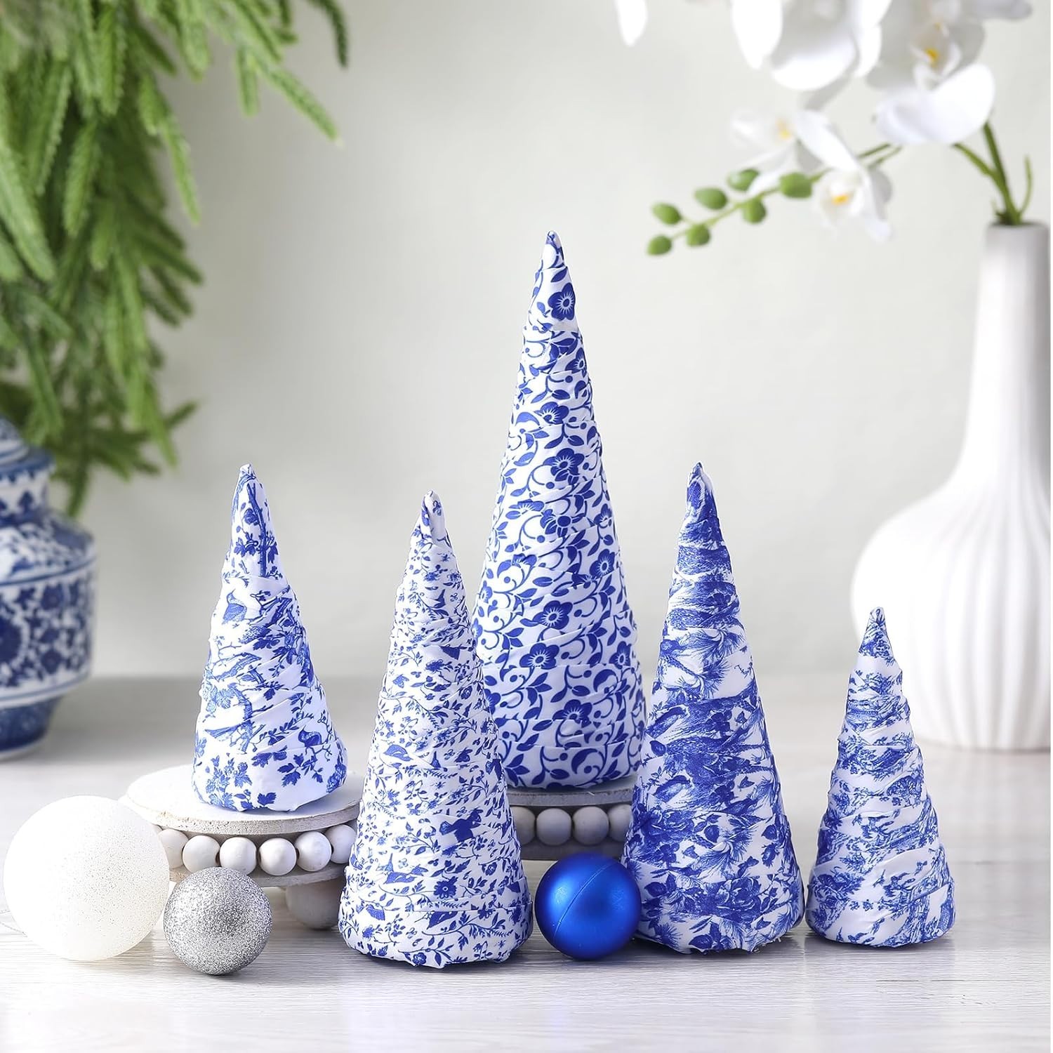 5 Pcs Chinoiserie Christmas Tree Mini Cone Table Decor Blue and White Porcelain