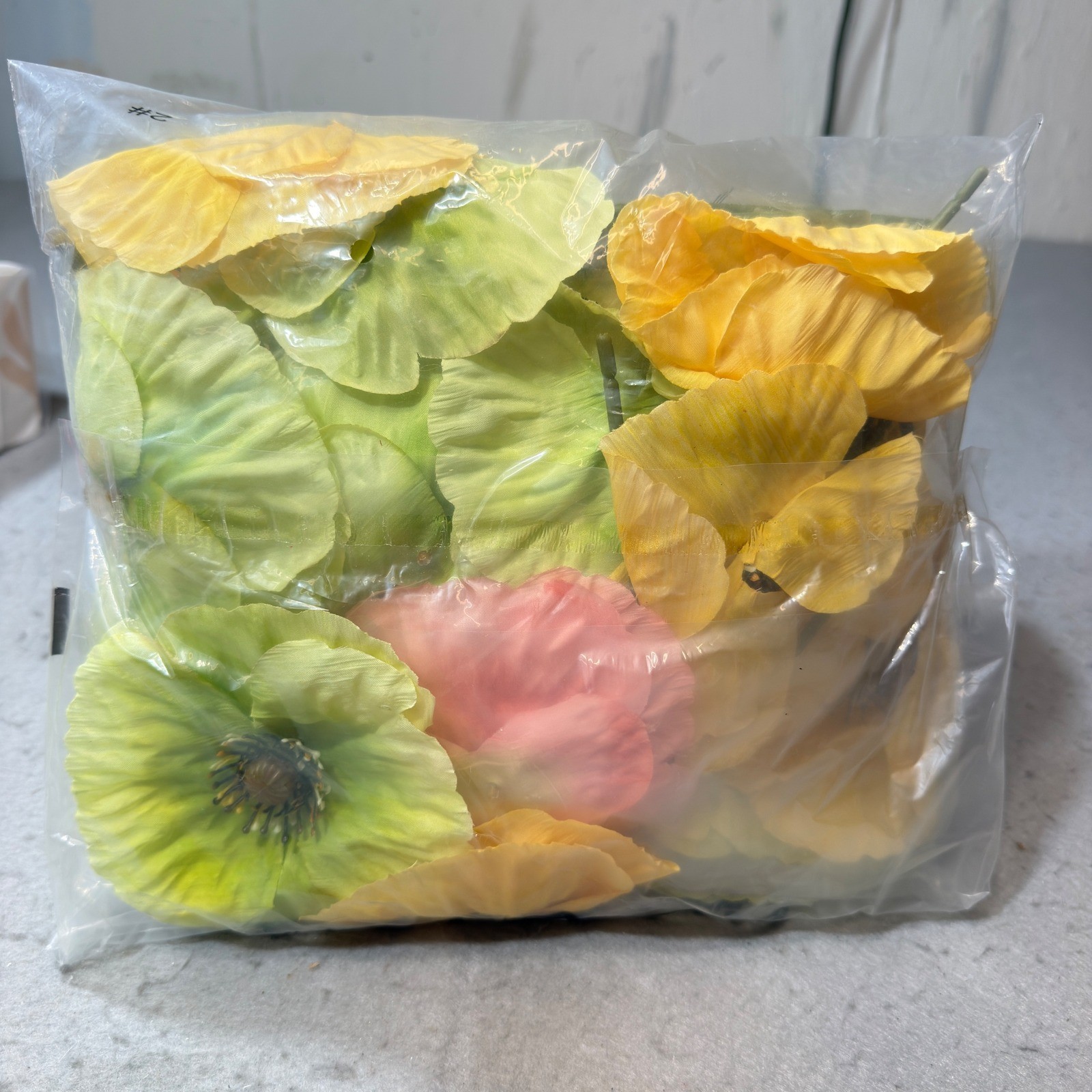 Unbranded Artificial Poppy Flowers 12pcs Yellow NIB Silk Floral Stems 60029601