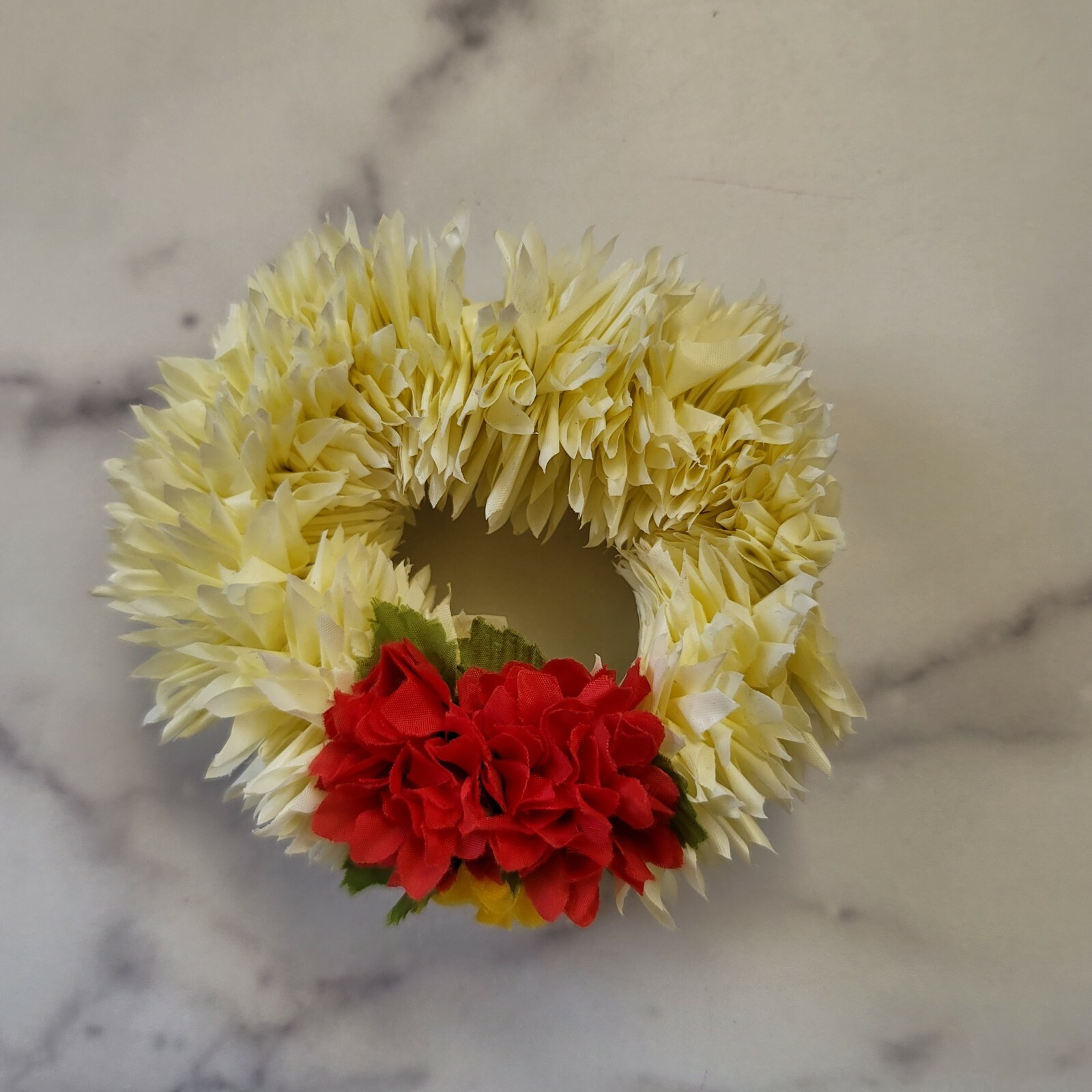 1 piece Cream floral Hawiiaan tropical miniature wreath laurel wrist size