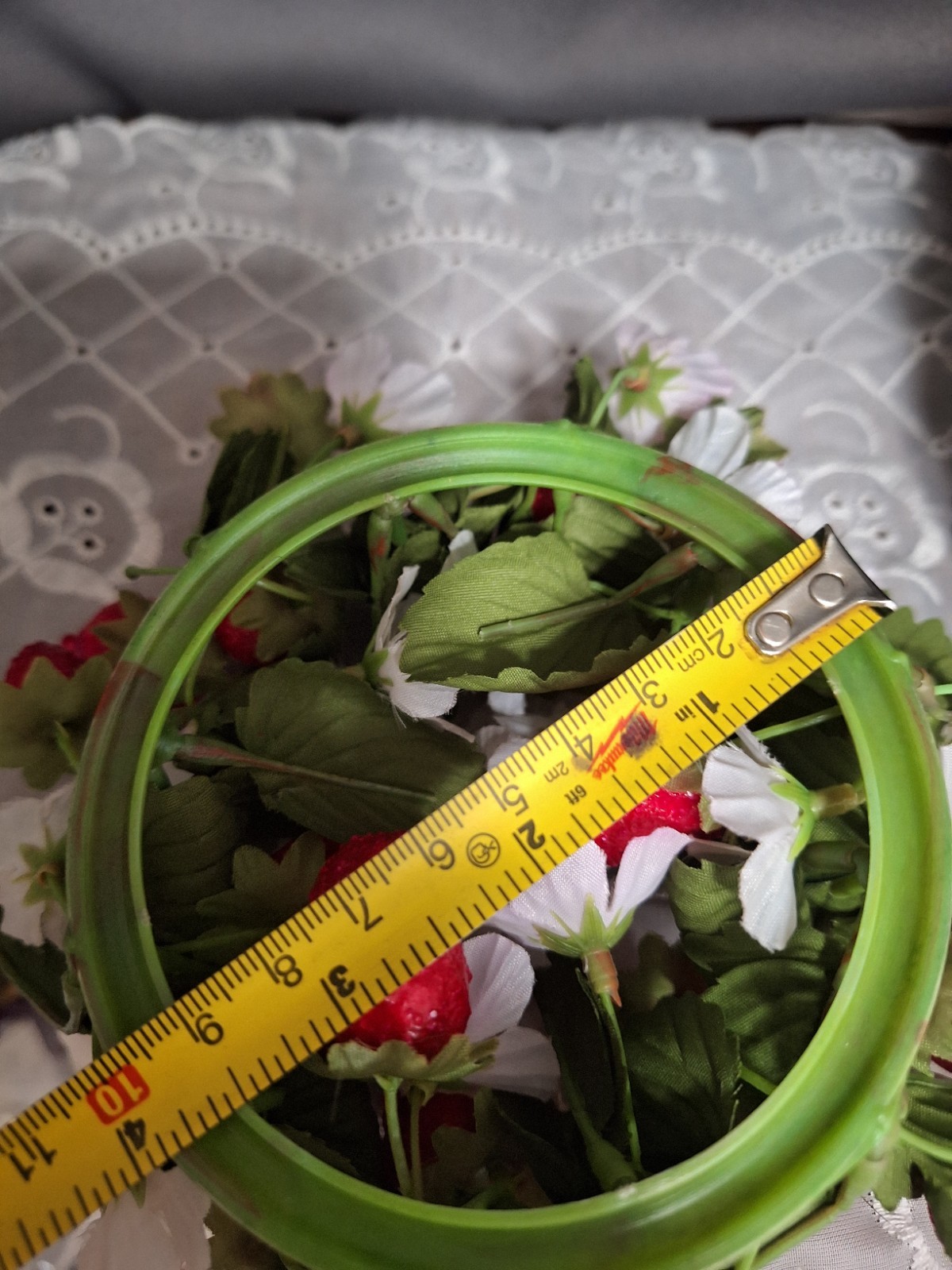 Artificial Strawberry & Daisy Floral Wreath Candle Decoration Green Red White