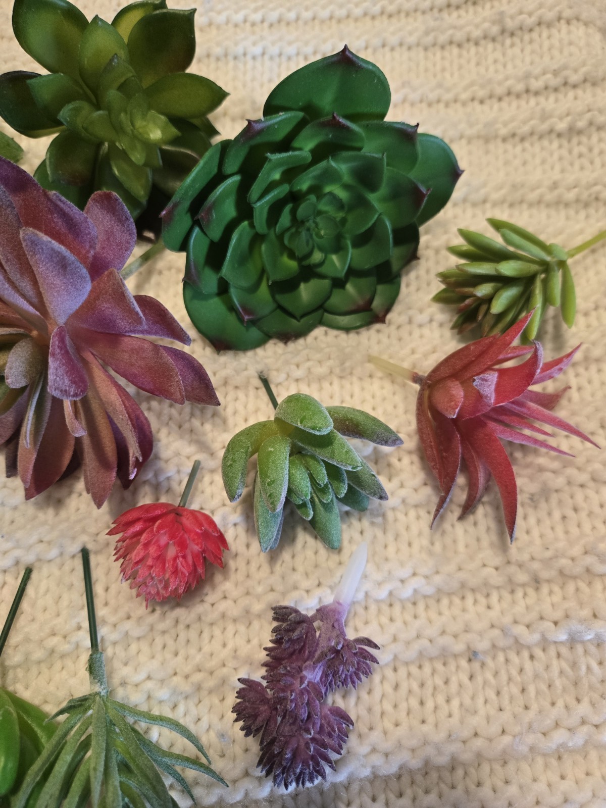 Lot of 17 Realistic Faux-Artificial Succulent Plants New