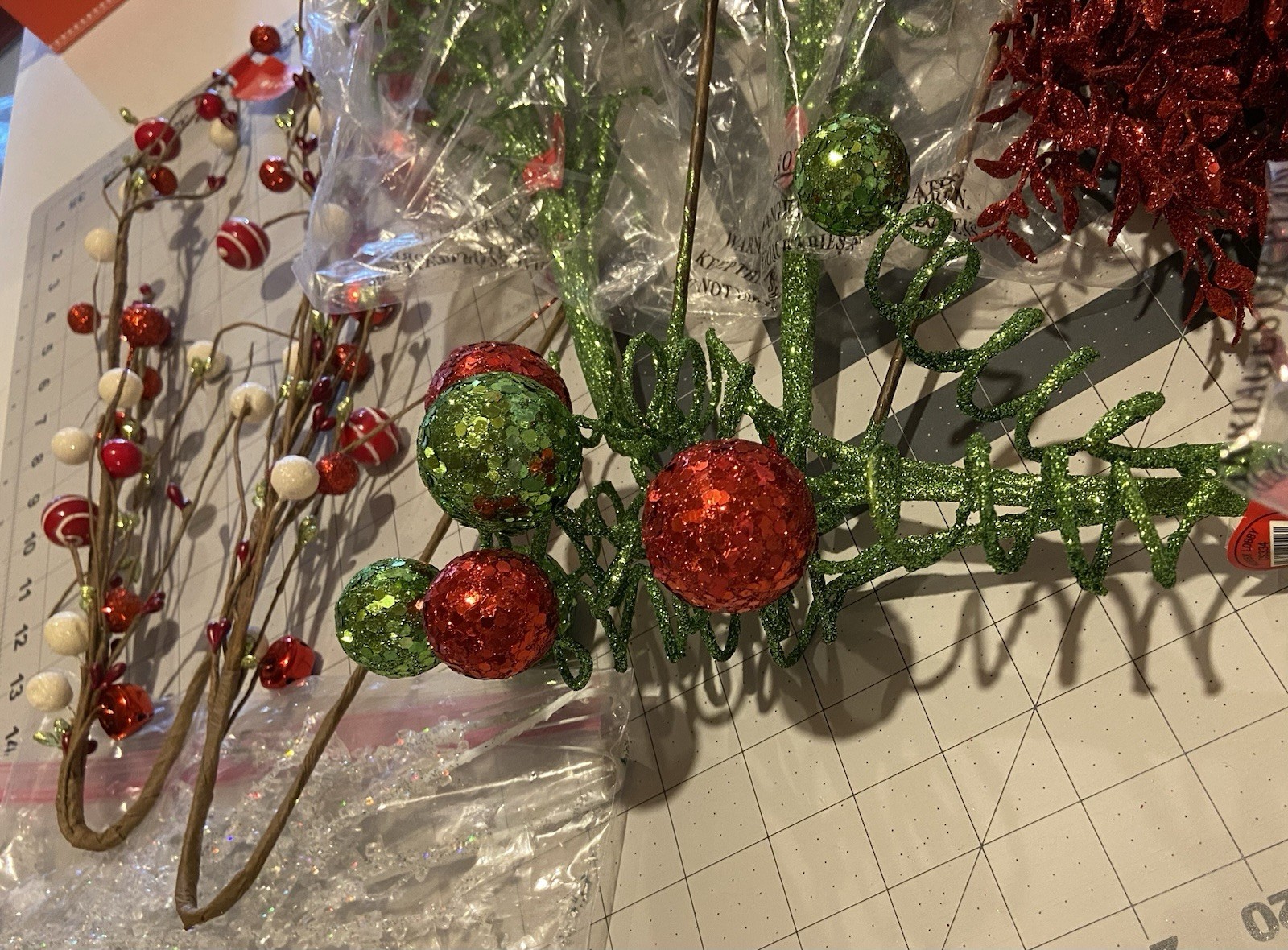 HUGE LOT OF FLORAL STEMS&PICKS FOR THE HOLIDAY SEASON-WREATH MAKING-DECORATING