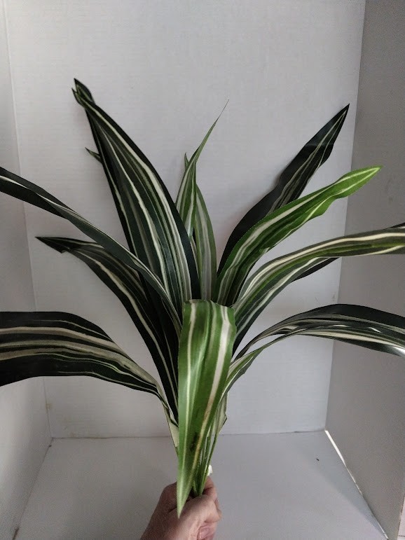 20″ Artificial dracaena bush