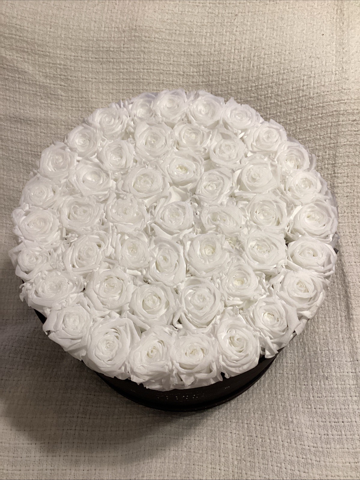 Venus et Fleur White Roses Flower Box Arrangement Large Black Container 46 Roses