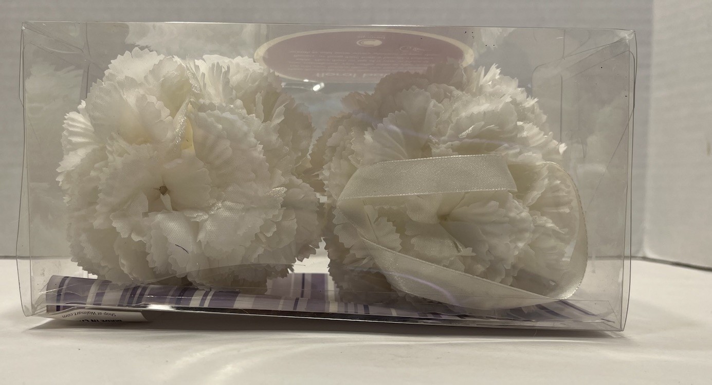 Squared By Colin Cowie Decorative White Floral Balls With Ribbon Hanger NOS