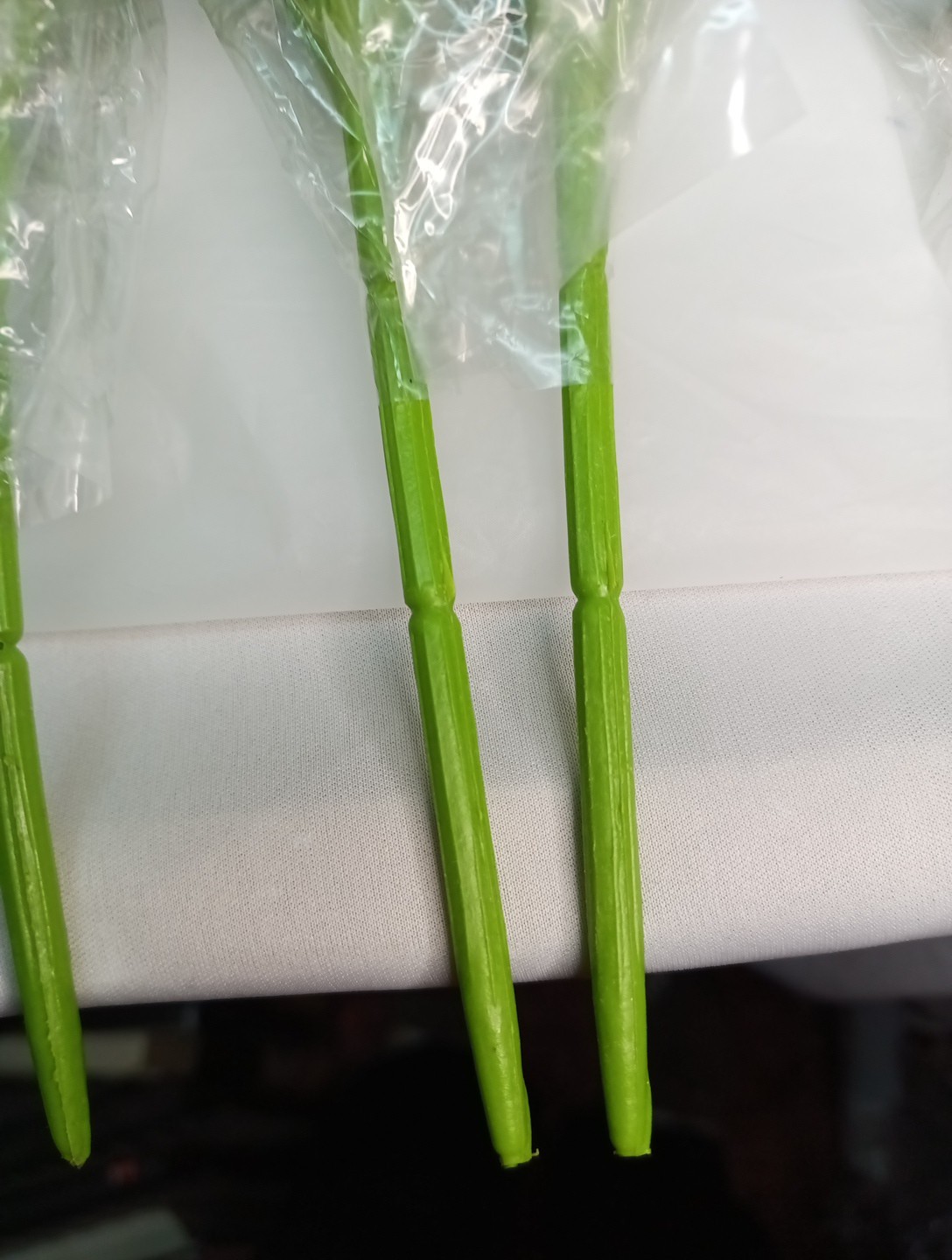 Artificial 8 PCs Green Grass 15.5″ Tall Plastic Greenery New Open Box