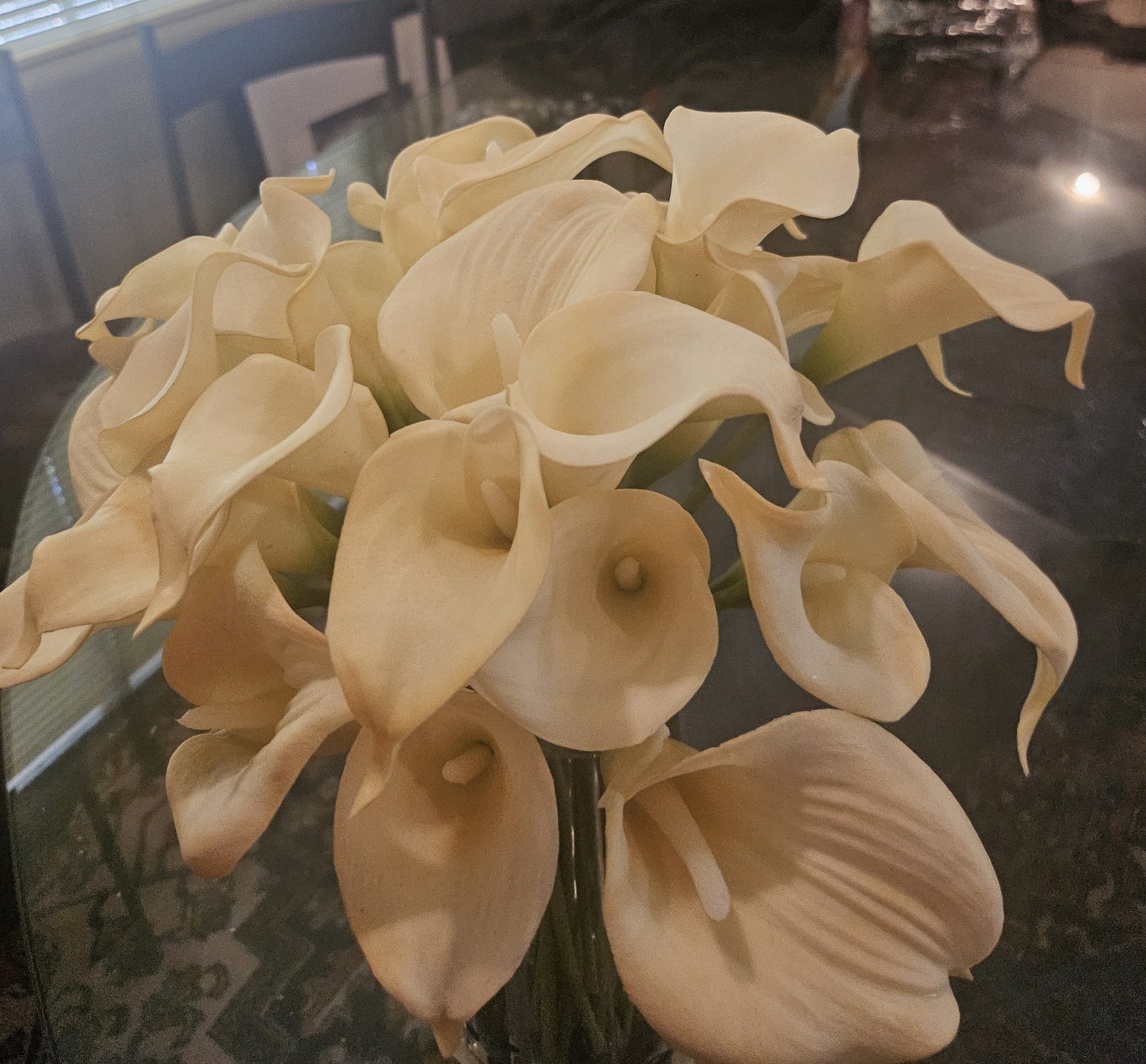 Calla Lillies: 26 pcs, life-like, latex.