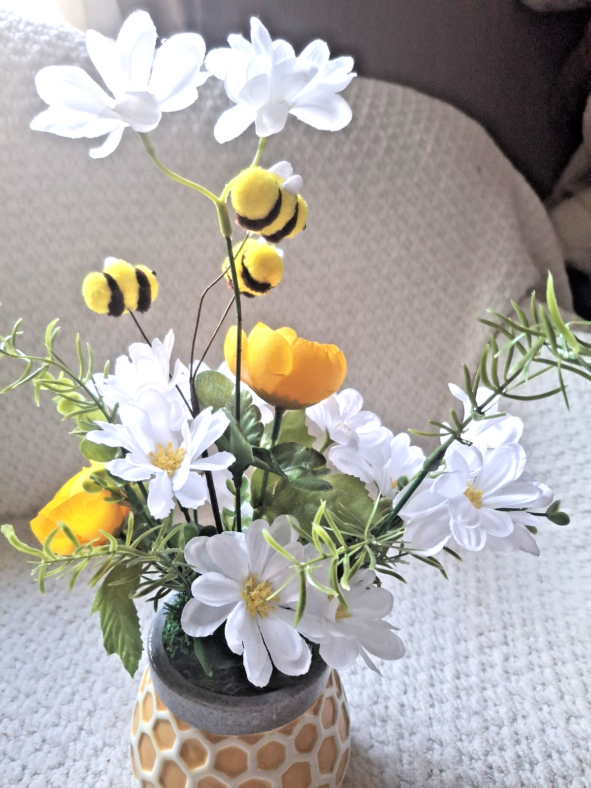 Bumble Bees & Flowers, floral Arrangement, Centerpiece ADORABLE