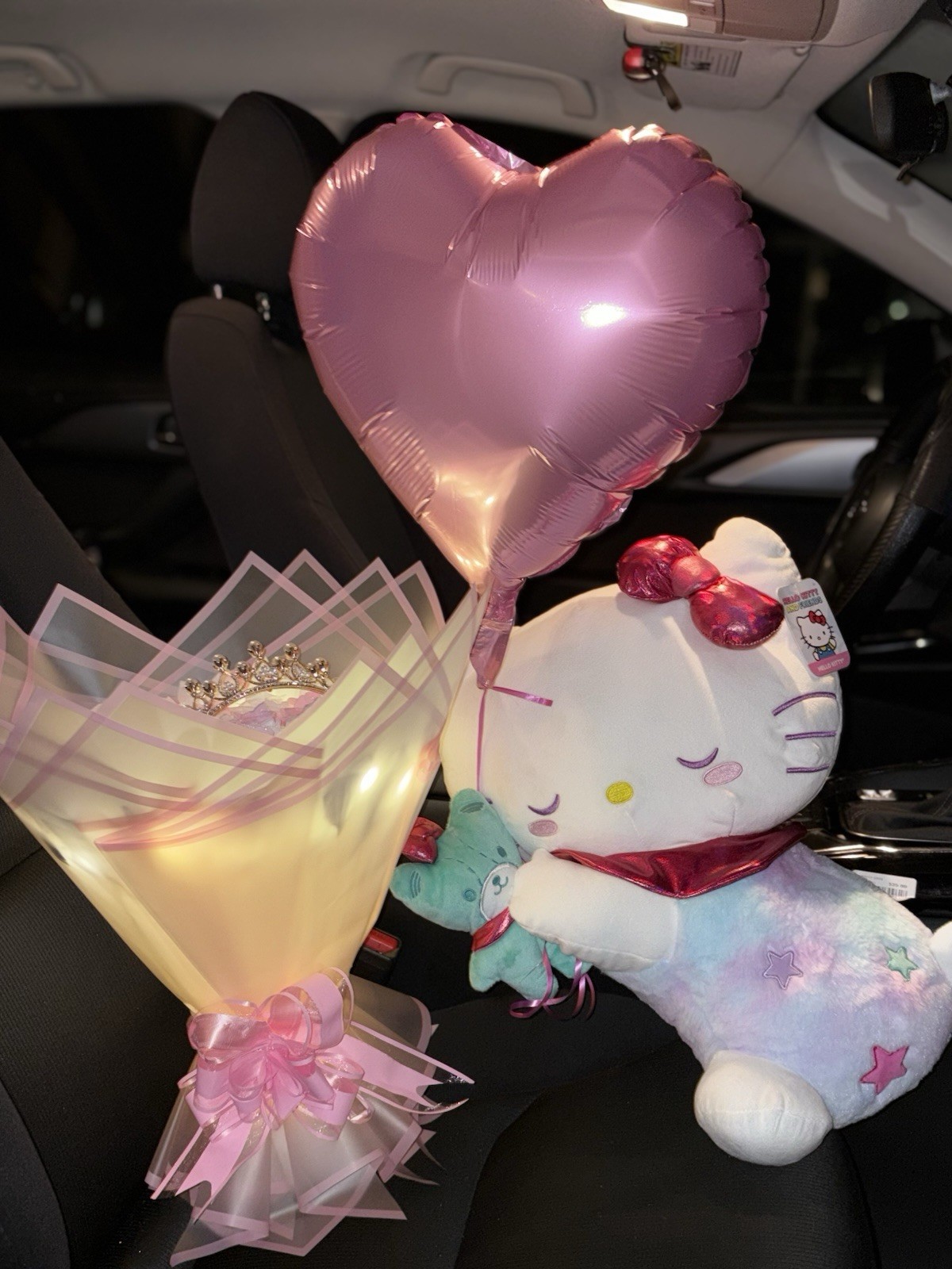 Romantic Hello Kitty Gift Set with Heart Balloon & Lighted Bouquet