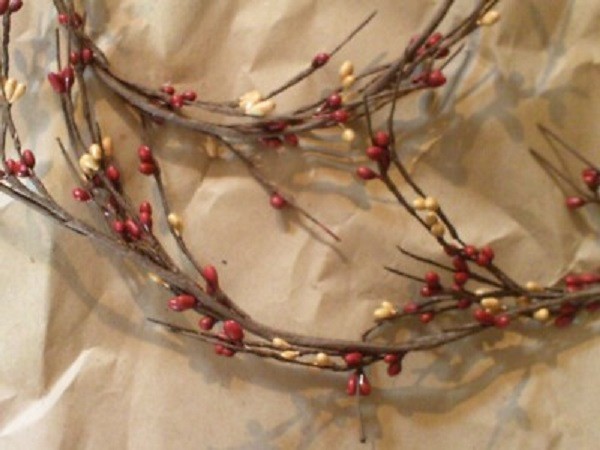 NEW Primitive Pip Berry Garland BURGUNDY GOLD BERRIES Wispy 4.5 FT Long Crafts