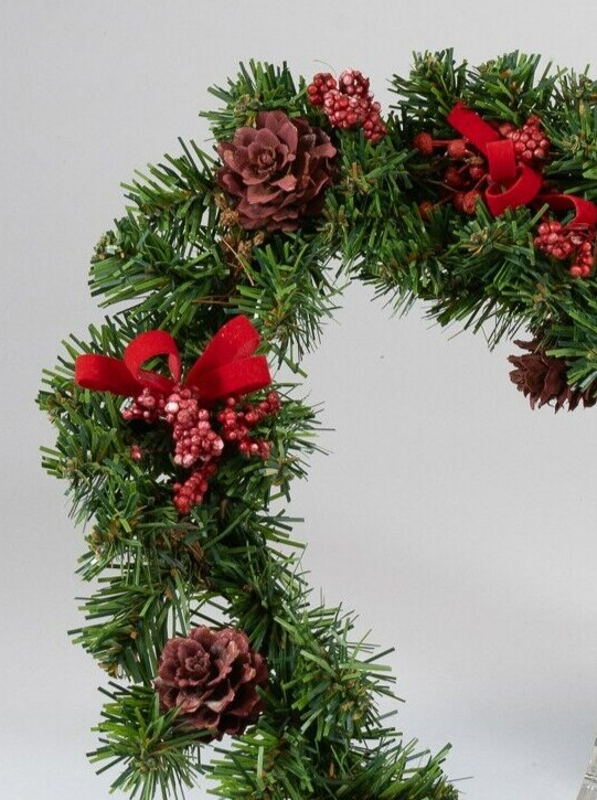Christmas/Holiday Style 12″ Heart-Shaped Wreath
