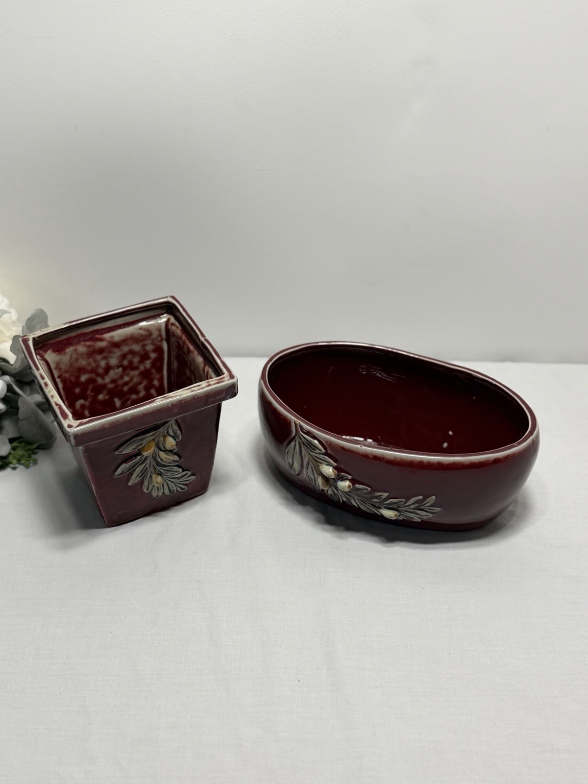 Set Of 2 Flower Pots Redwing Possibly Holly And Pine Motif Burgundy Oval, Square