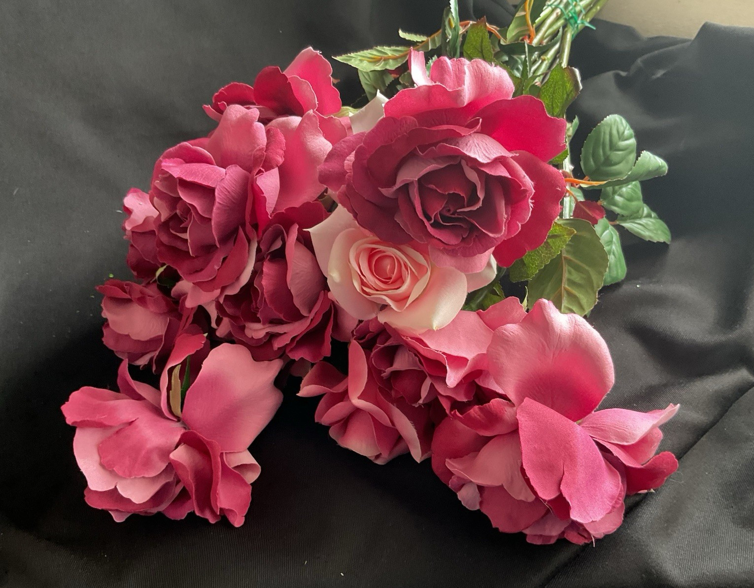 Artificial Rose Flowers Blossom Dark Pink Real Touch Silk Faux Rose Thorns – 10