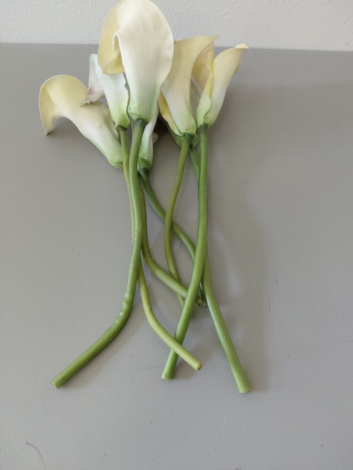 7 Calla Lily Lillis Realistic Silk Flowers White Folded 15″ to 19″ Vintage