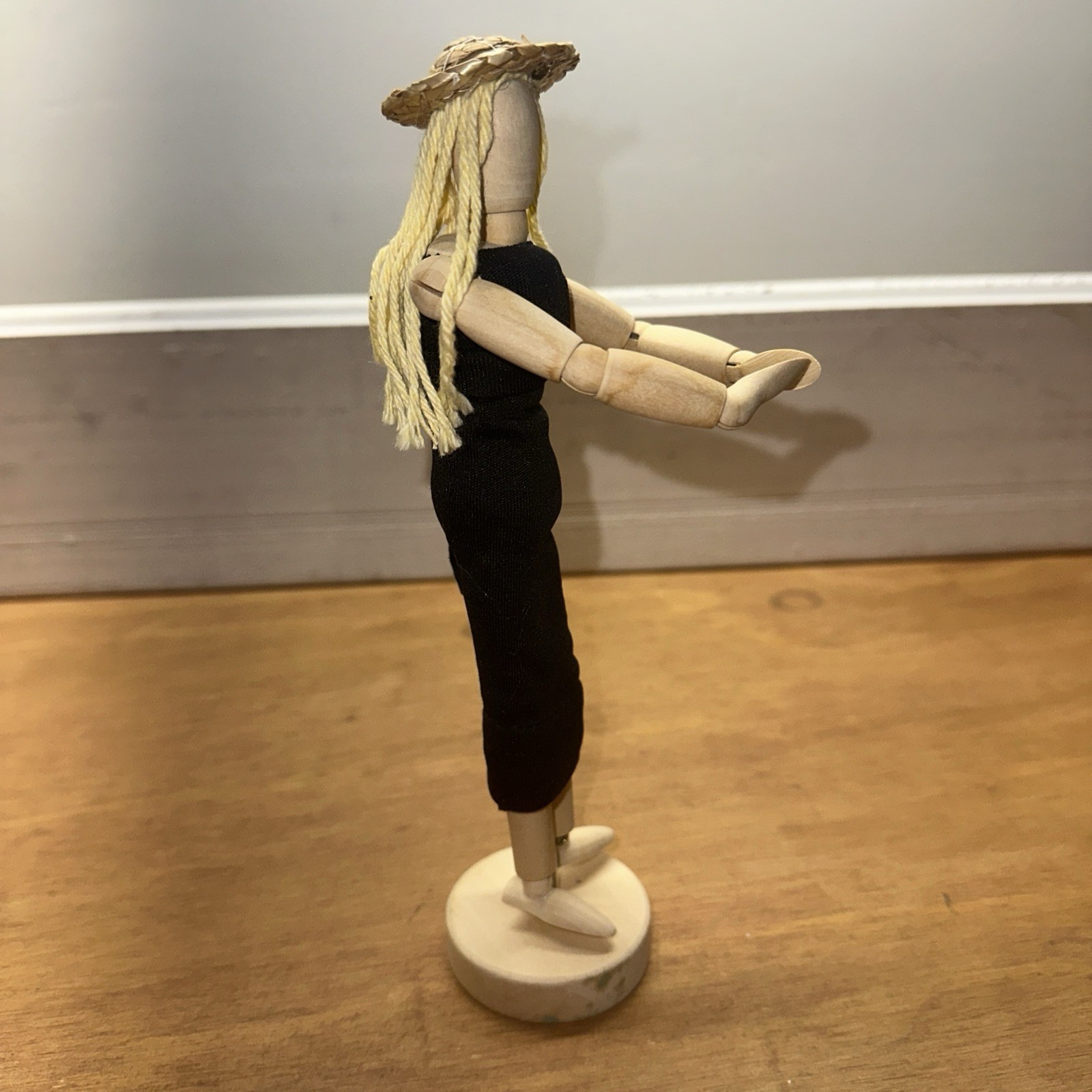 Wooden Jointed Mannequin Flexible Shape Stand , air plant holder Adjustable