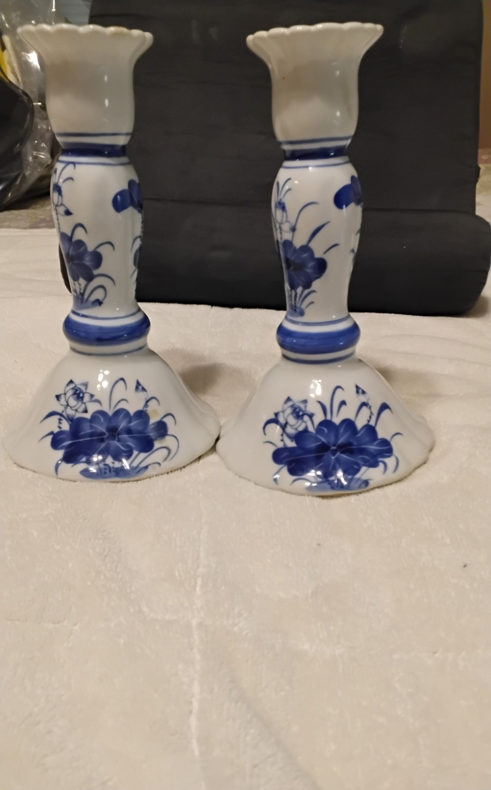 BEAUTIFUL SET OF BLUE/WHITE FLORAL DESIGN ITEMS