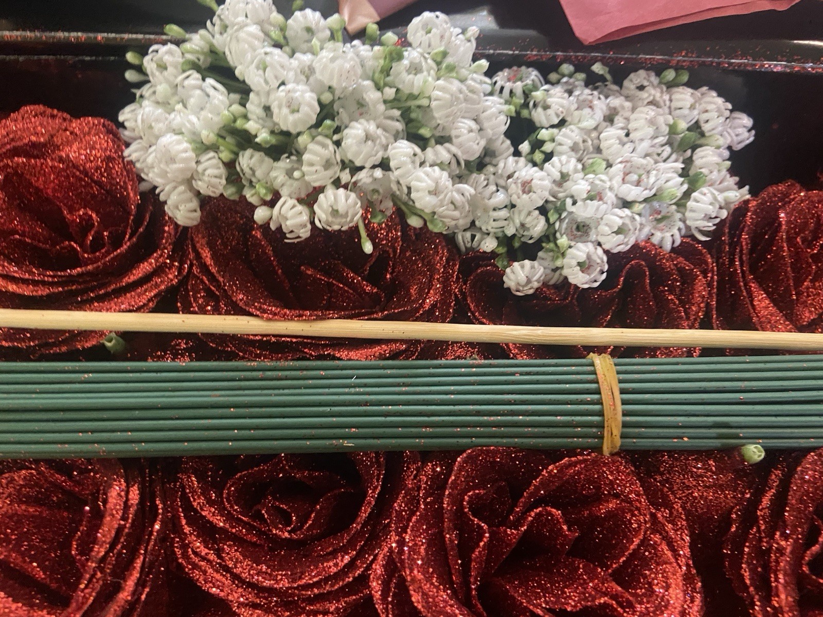 Luxe Eternal Red Roses Set