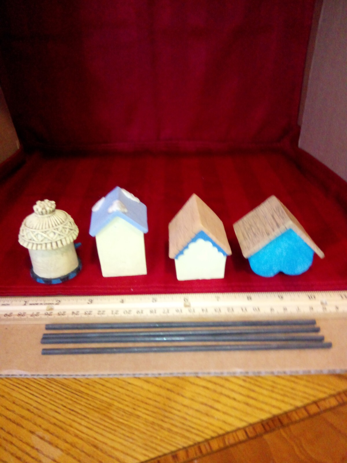 Garden.Set Of 4 Small Hand Painted Birdhouses Plant Picks