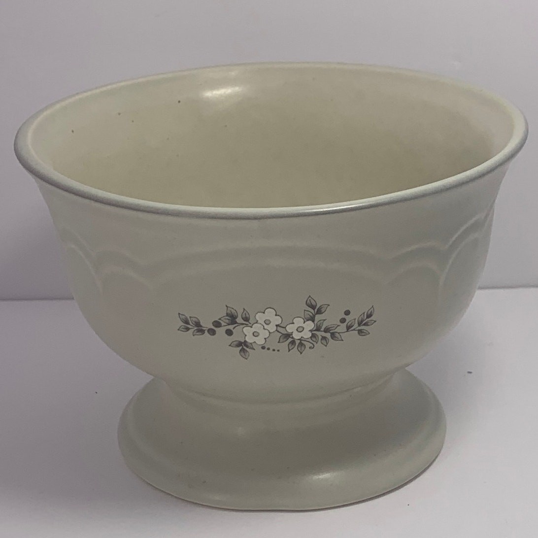 VTG Pfaltzgraff Stoneware Heirloom Pedestal Footed Serving Bowl USA Discontinue