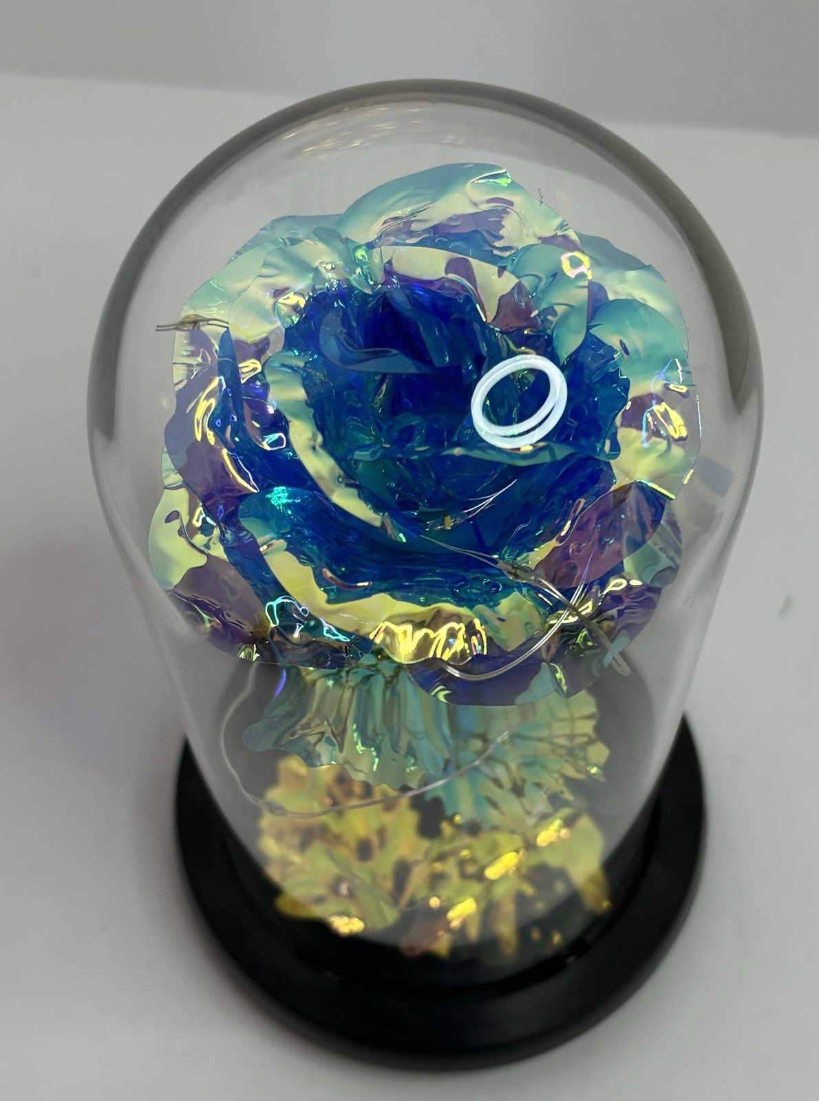 BLUE IRIDESCENT ETERNAL ROSE IN GLASS DOME WITH LED LIGHTS. VGC BATTERY WORKS.