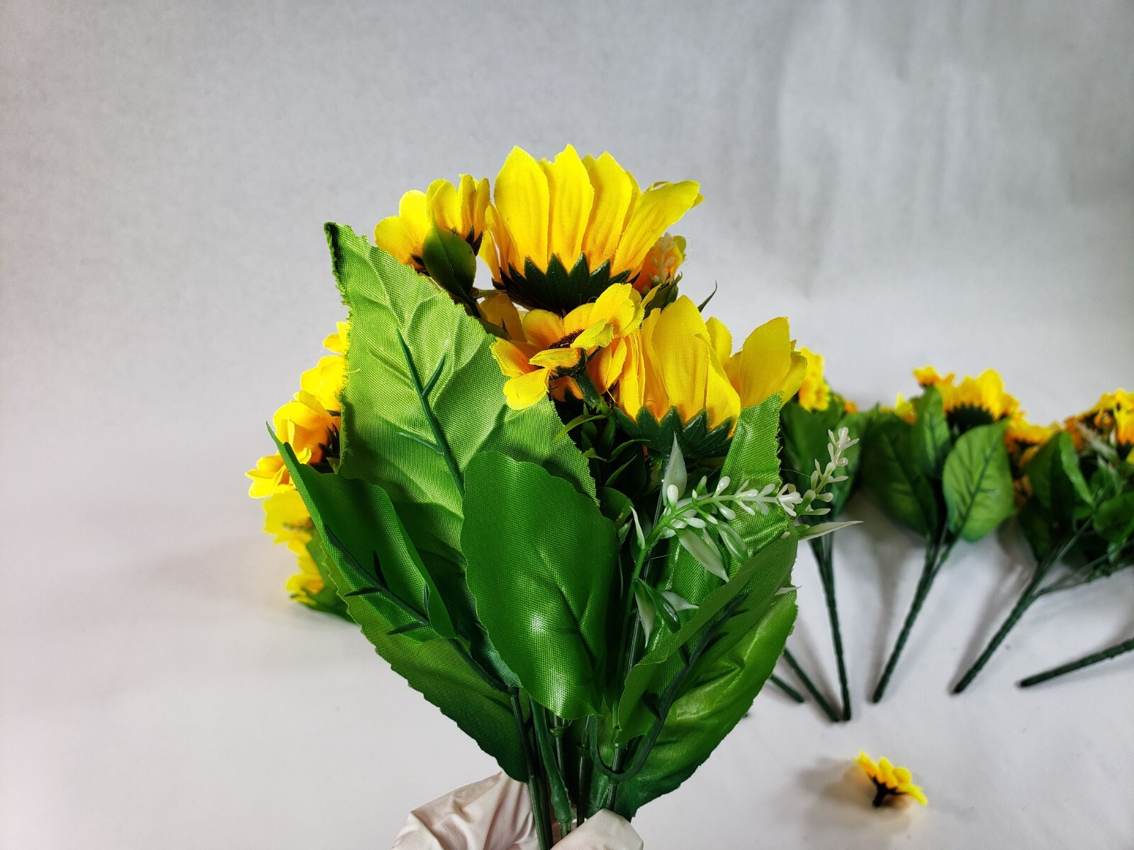 ZEYGLXC 8 Pack Artificial Sunflowers Bouquets with Stems 12″