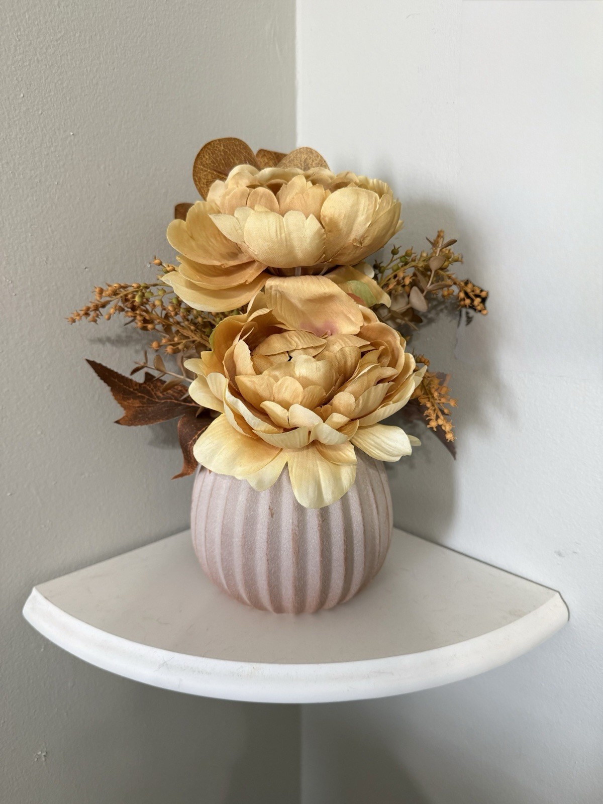 Off-white Vase Fall-Themed Floral Arrangement Decor, 11x6x4in, Country Style