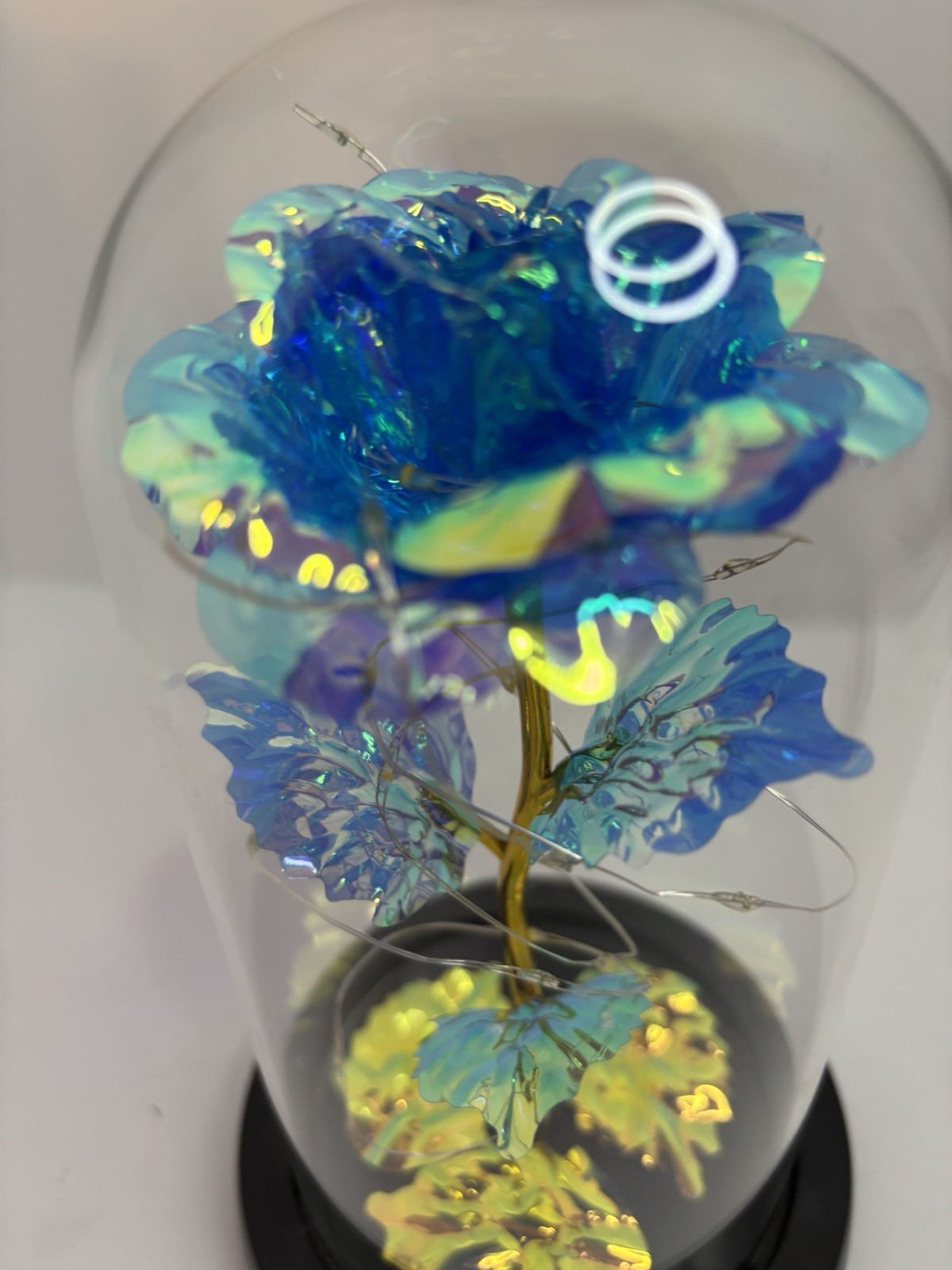 BLUE IRIDESCENT ETERNAL ROSE IN GLASS DOME WITH LED LIGHTS. VGC BATTERY WORKS.