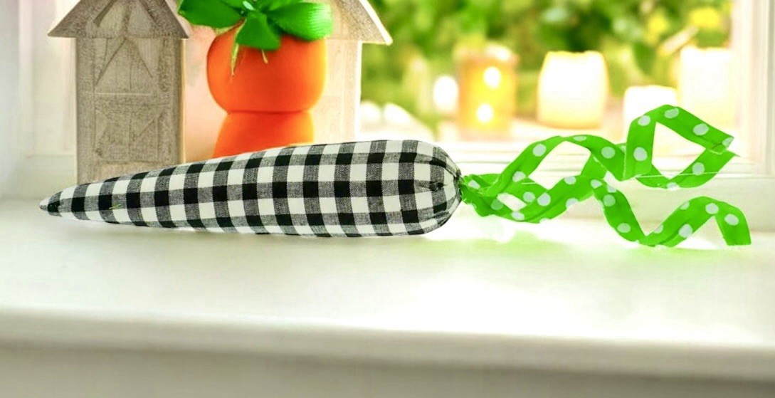 Black White Check Easter 14” Carrots SET OF 5 – Pairs With Mackenzie Childs NEW