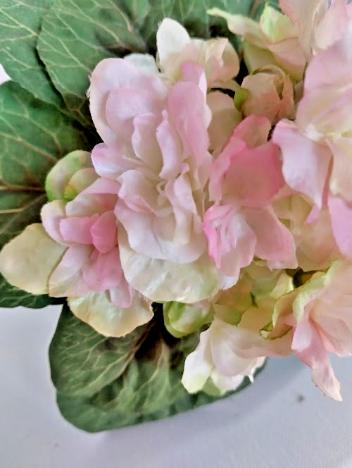 8″ ARTIFICIAL Semi-Miniature African Violet – no pot.