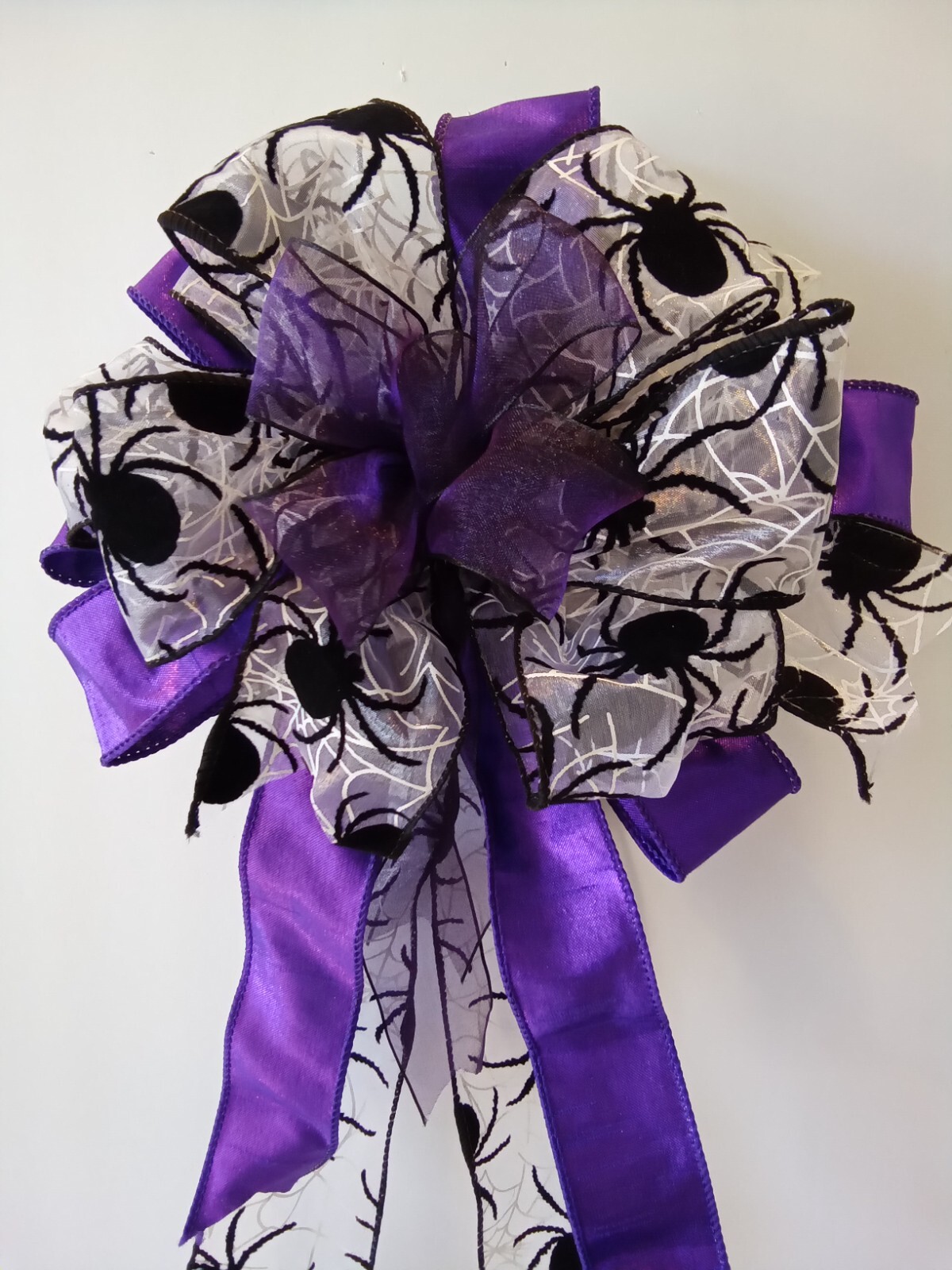 FALL HALLOWEEN BOW BLACK PURPLE WHITE spiders hand tied approx. 10 x 19 ” decor