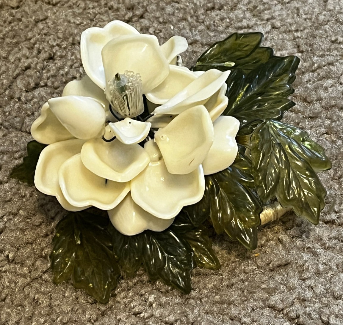 🌼VNTG 1960s LUCITE MAGNOLIA STEM • WHITE PETALS & GREEN LEAVES • WIRE‑WRAPPED