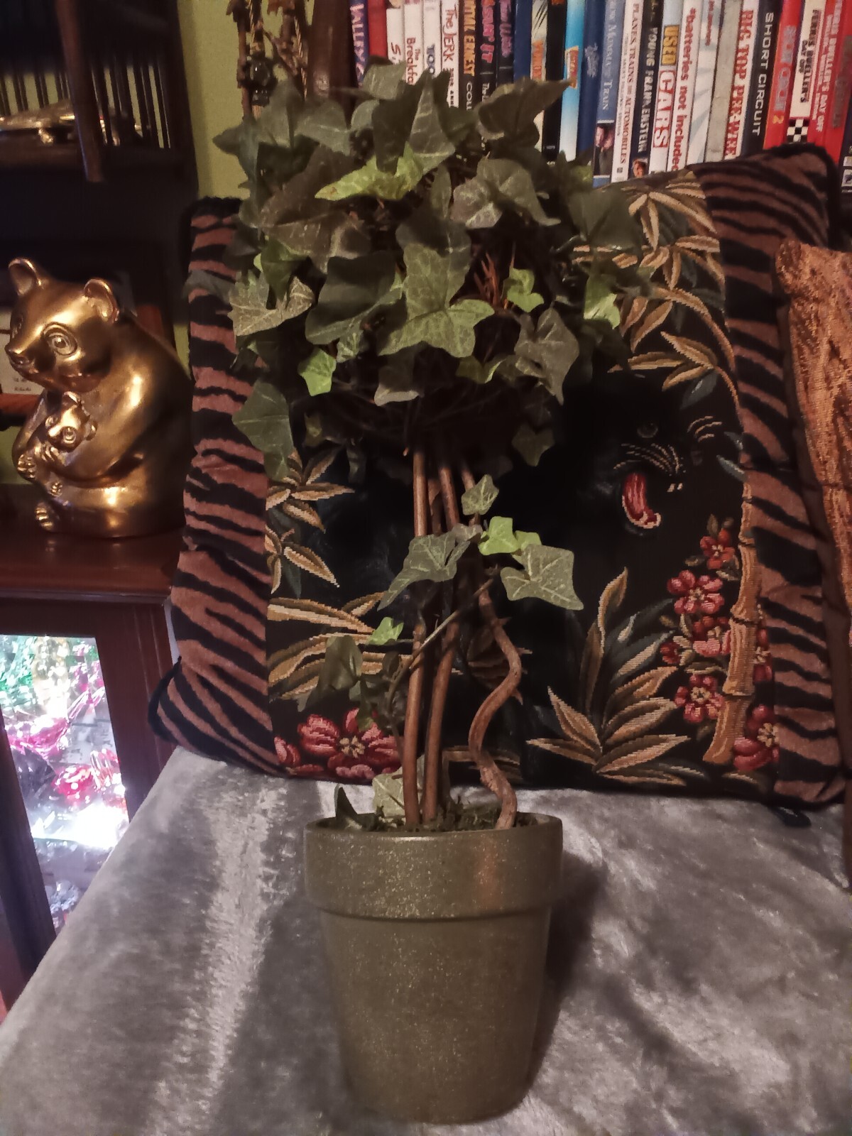 Ivy topiary ball tree in green pot,artificial.