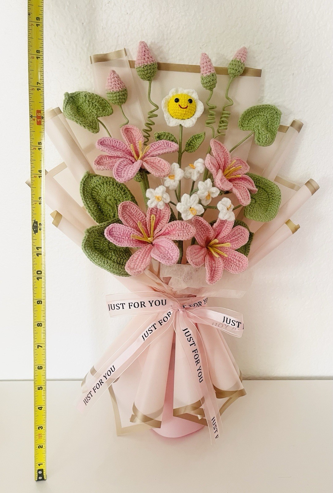 Artificial Crochet Lily & Daisy Flower Bouquet Wall Decor, Ribbon Bow, 22×15