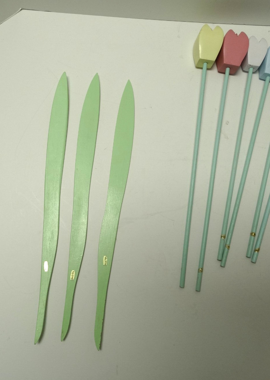 (6) Wooden Painted Colorful Tulips w (3) Leaves Countrycore Vintage Taiwan S M L