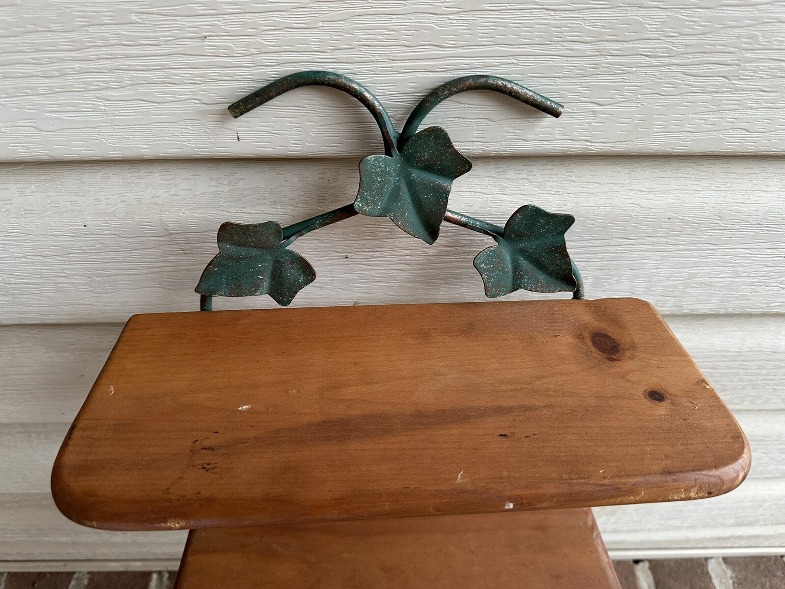 IVY WALL HANGING HOME DECOR METAL W/GOLD ACCENTS + SOLID WOOD BASE