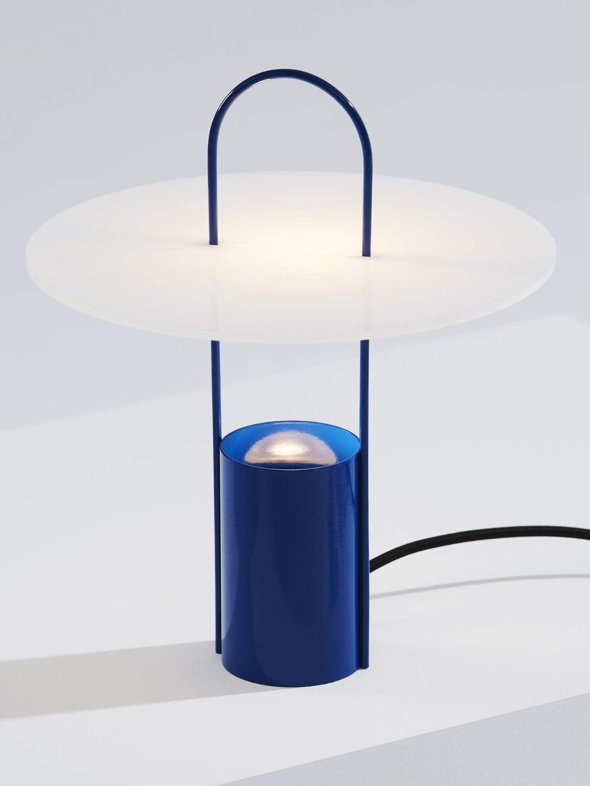 Modern Minimalist Table Lamp – Soft Ambient LED Light | Contemporary Home Decor
