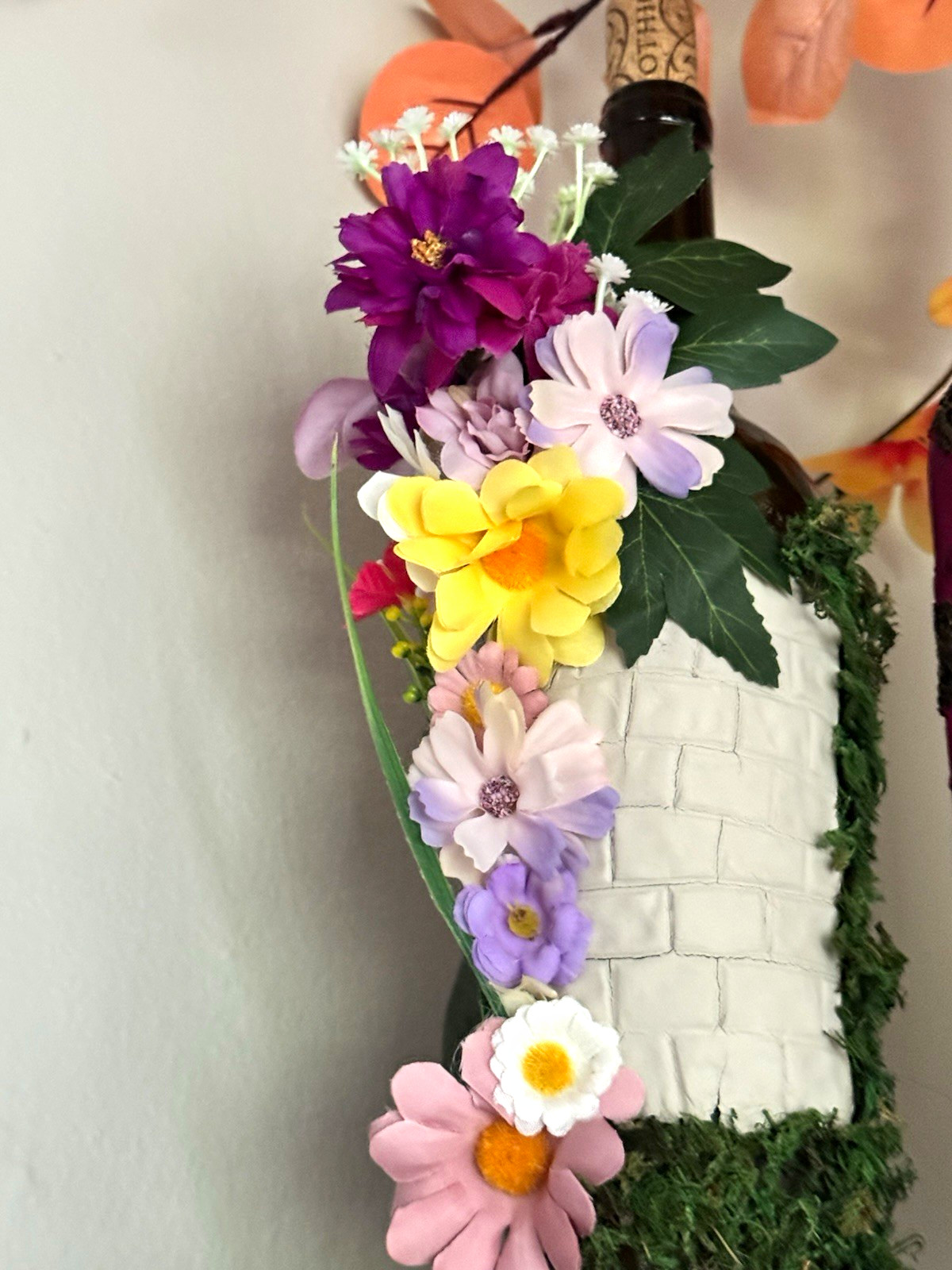 Artificial Multicolor Daisy Floral Wreath Wall Decor, Mixed Materials