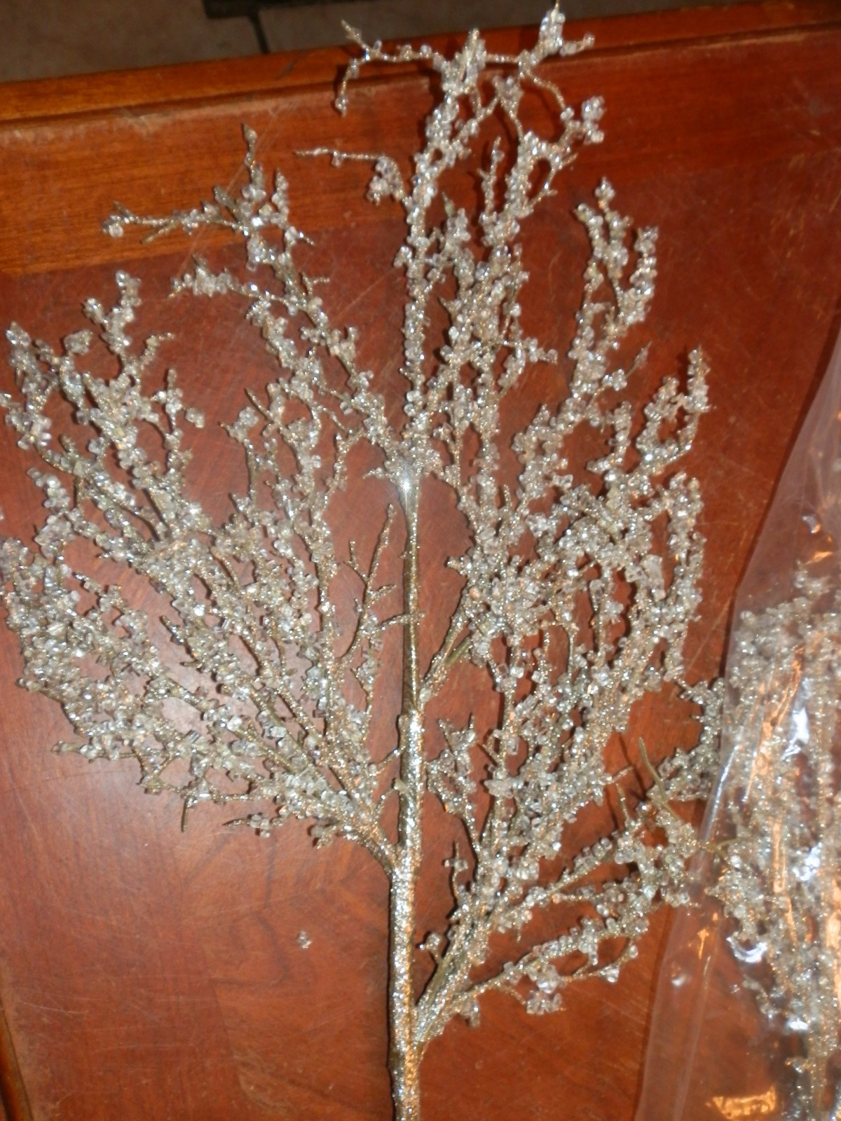 6 Leaf Cluster Floral Stems Decor Silver Glitter Christmas Basket Decor, New 22″